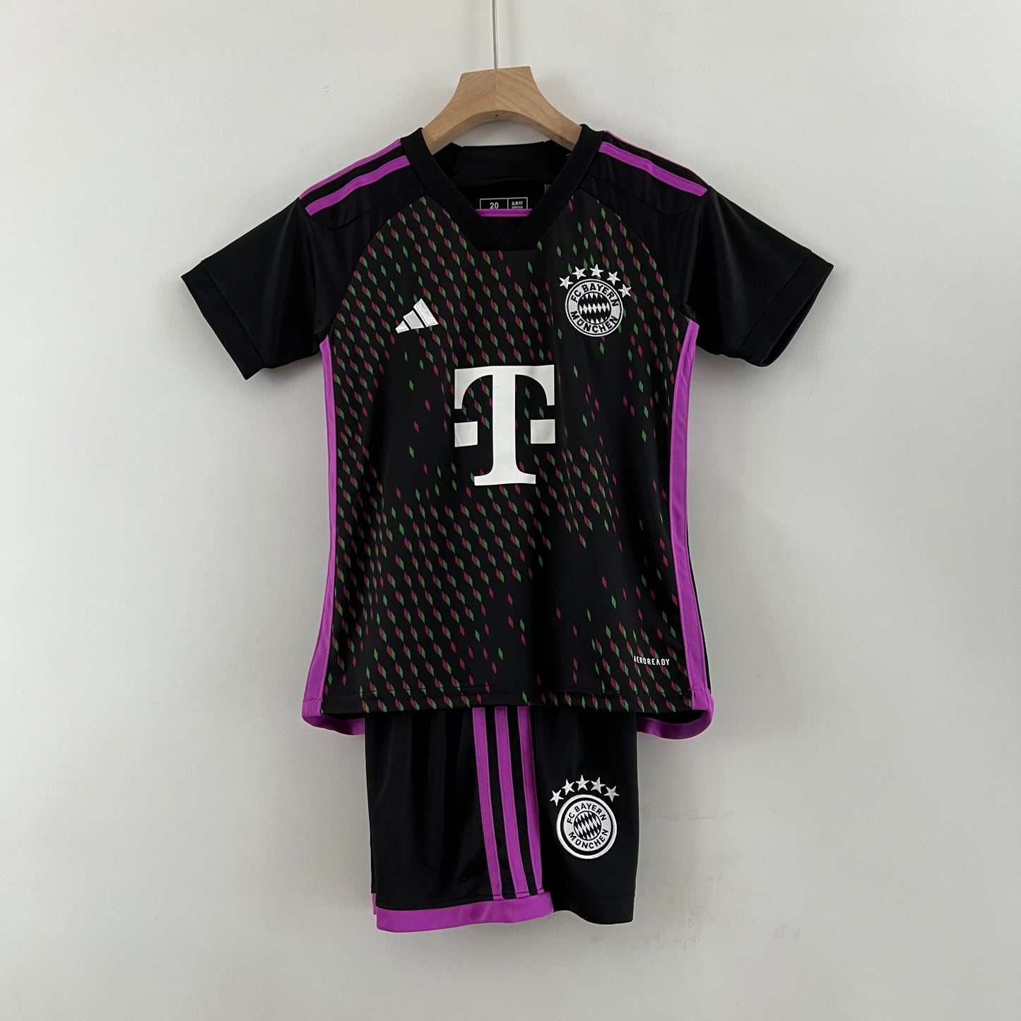 Bayern Munich away kids set. Season 23/24
