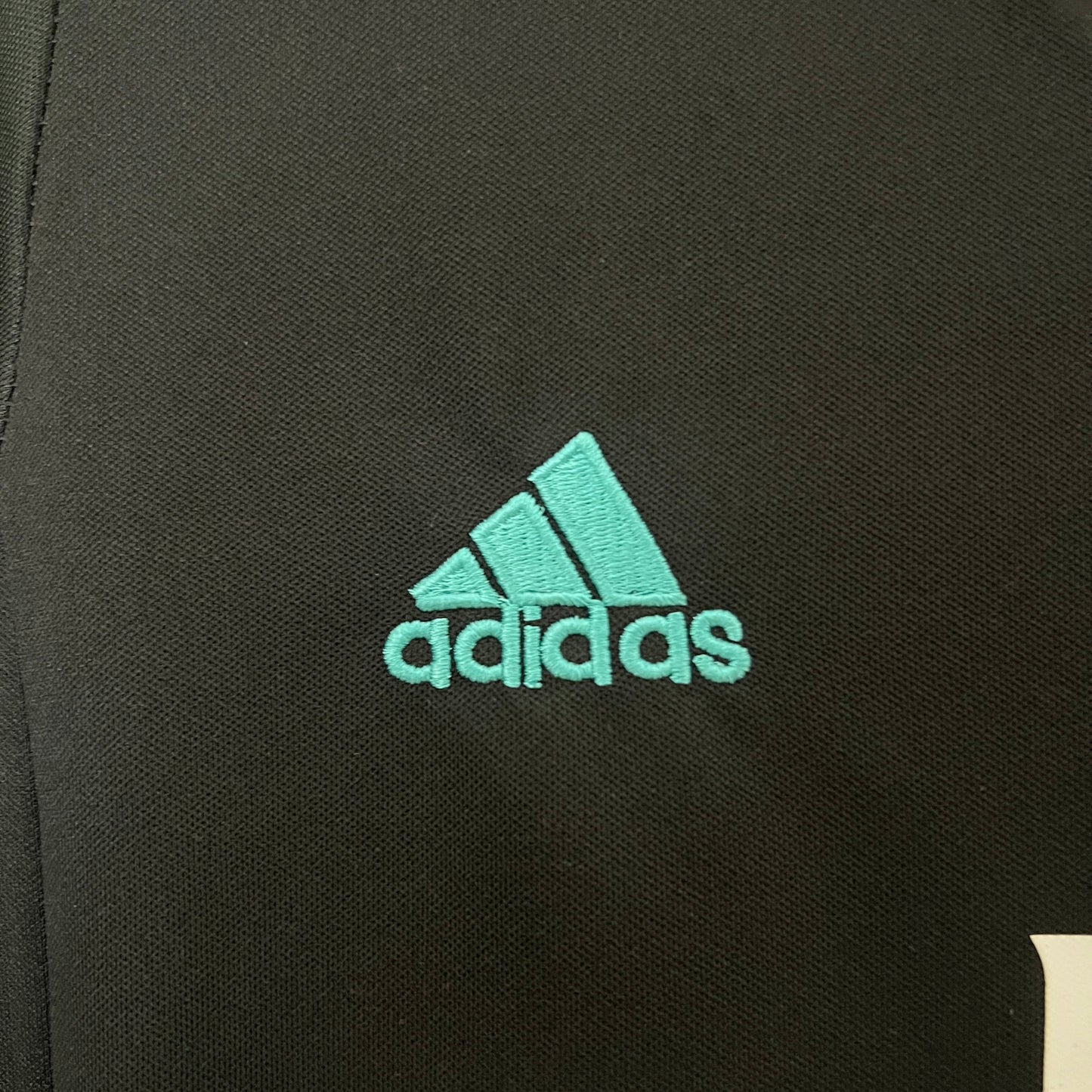 Real Madrid away kids set. Season 17/18