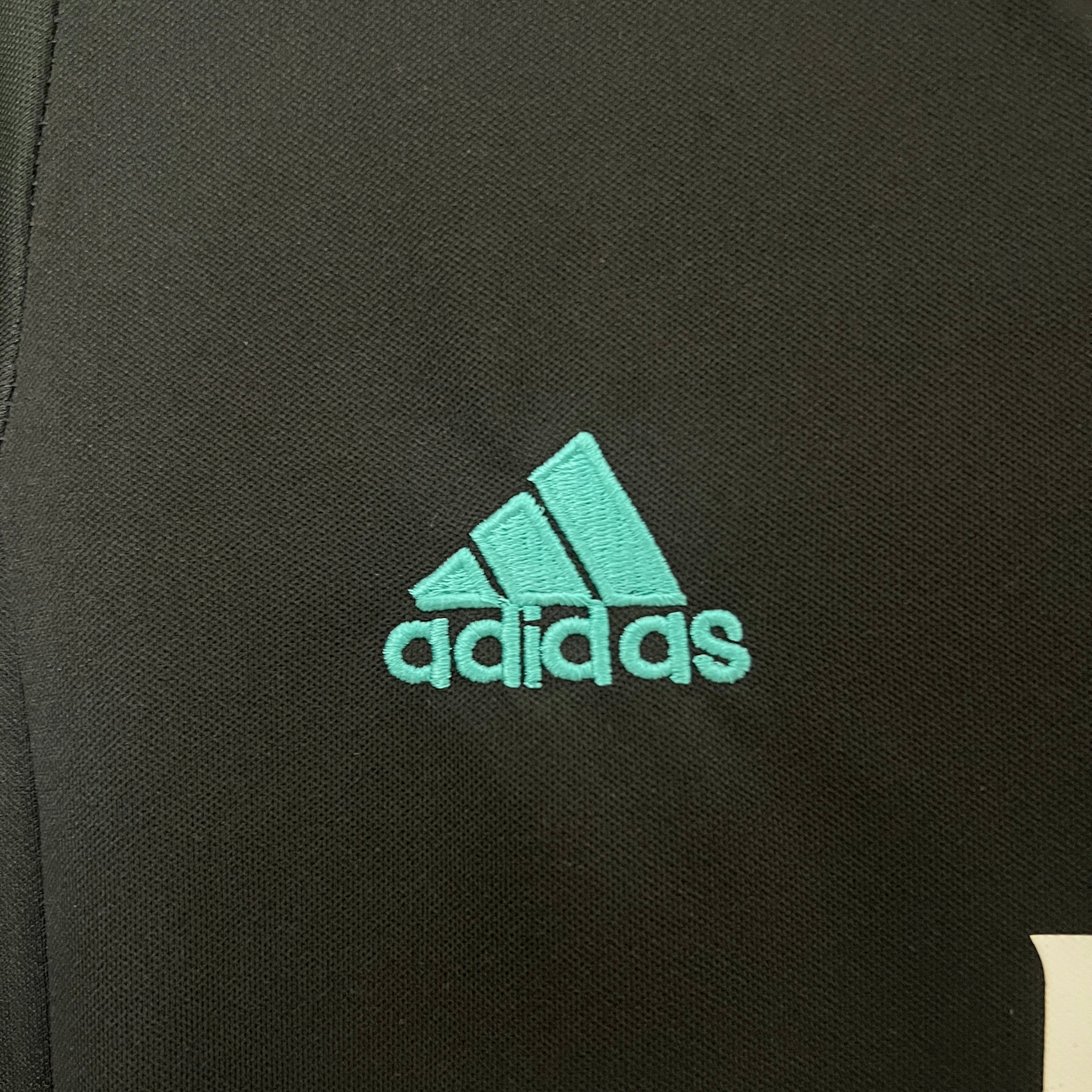Real Madrid away kids set. Season 17/18