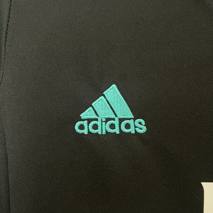 Real Madrid away kids set. Season 17/18