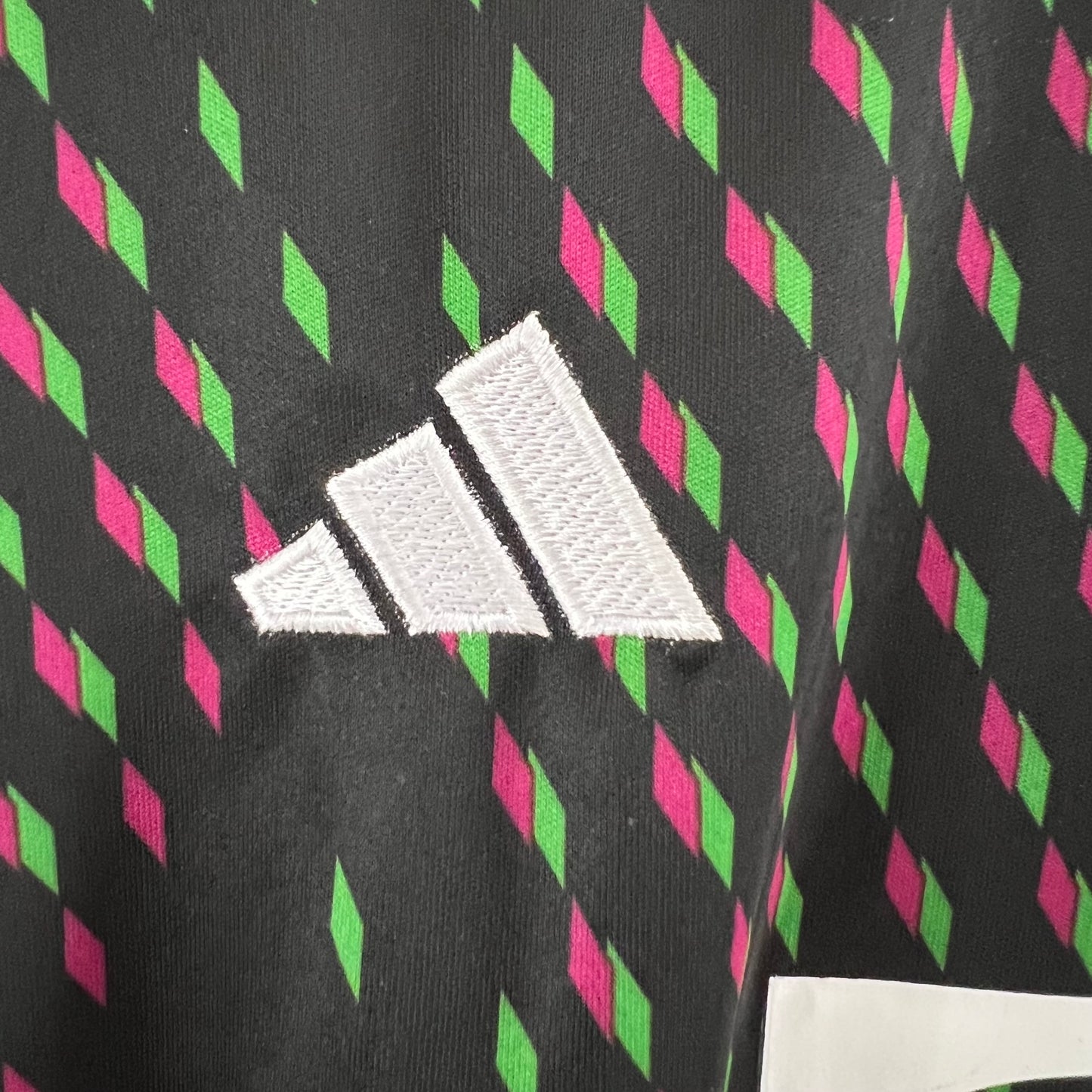 Bayern Munich away kids set. Season 23/24