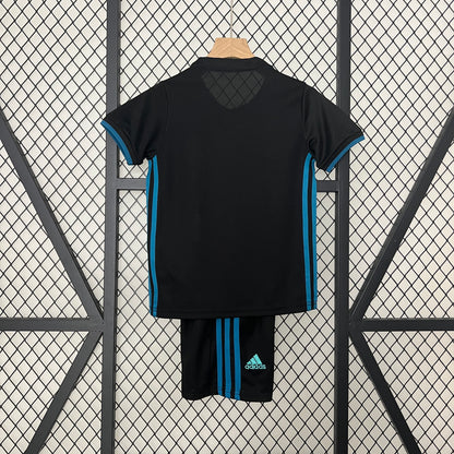 Real Madrid away kids set. Season 17/18