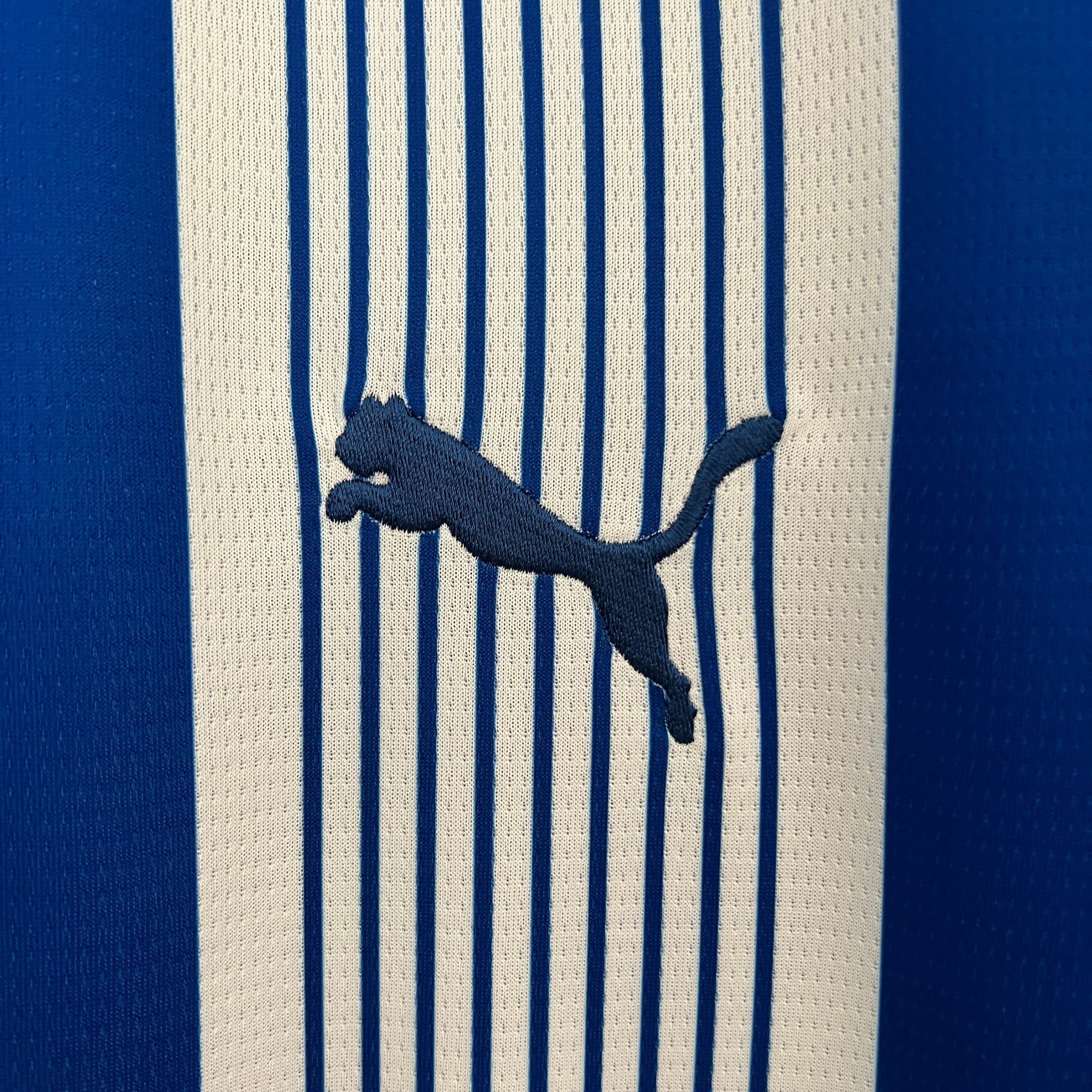 Alaves home jersey. Season 24/25
