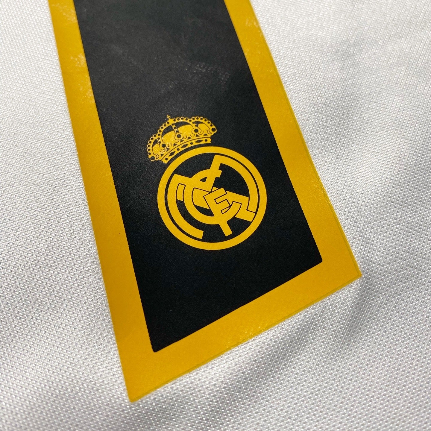 Real Madrid home jersey. Season 04/05. Raúl González Blanco.