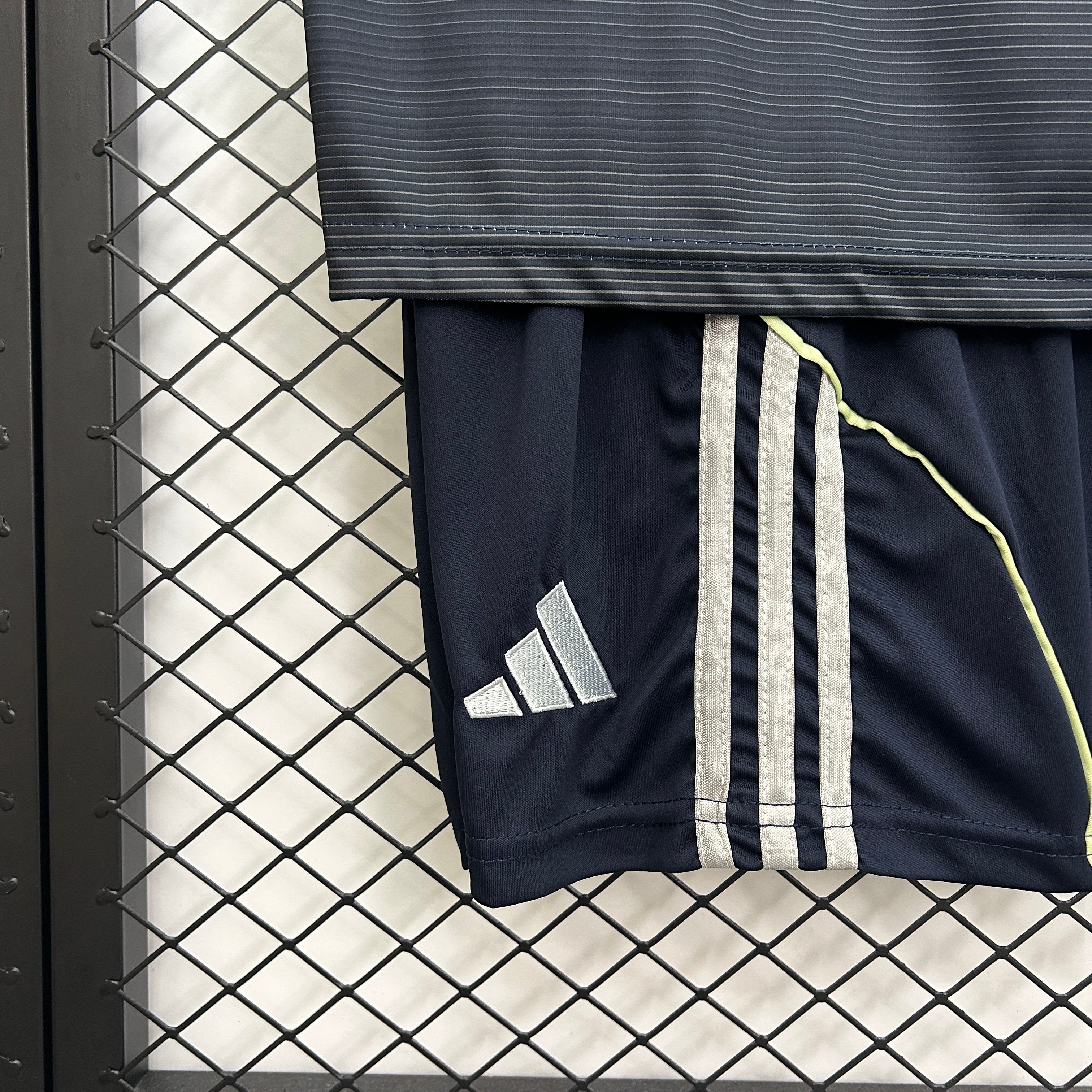 Real Madrid away kids set. Season 25/26