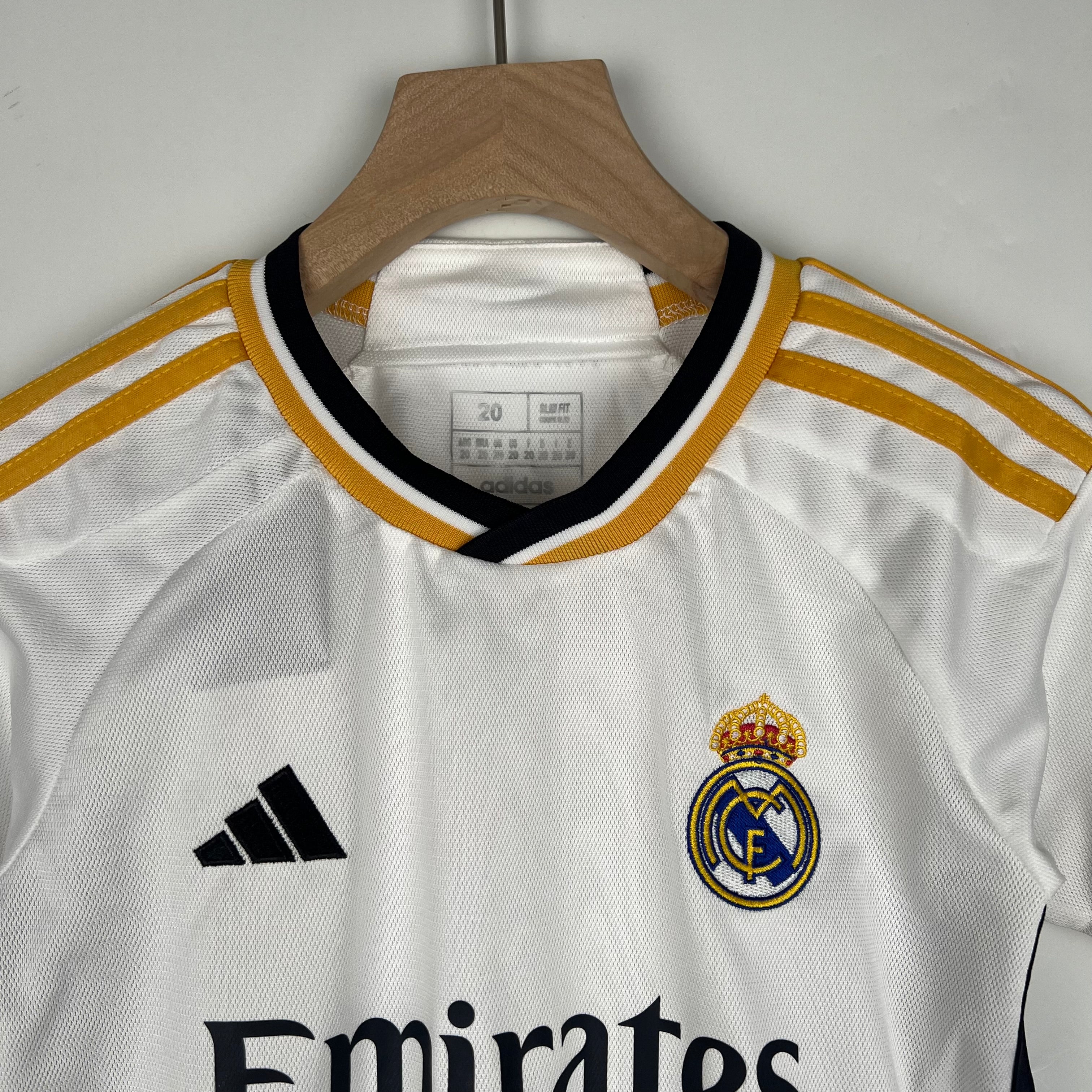 Real Madrid home kids set. Season 23/24