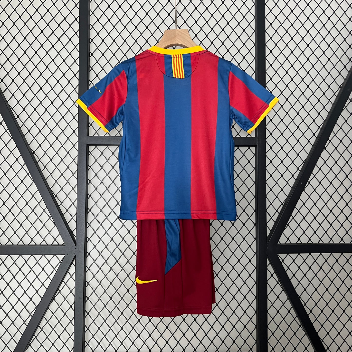 Barcelona home kids set. Season 10/11