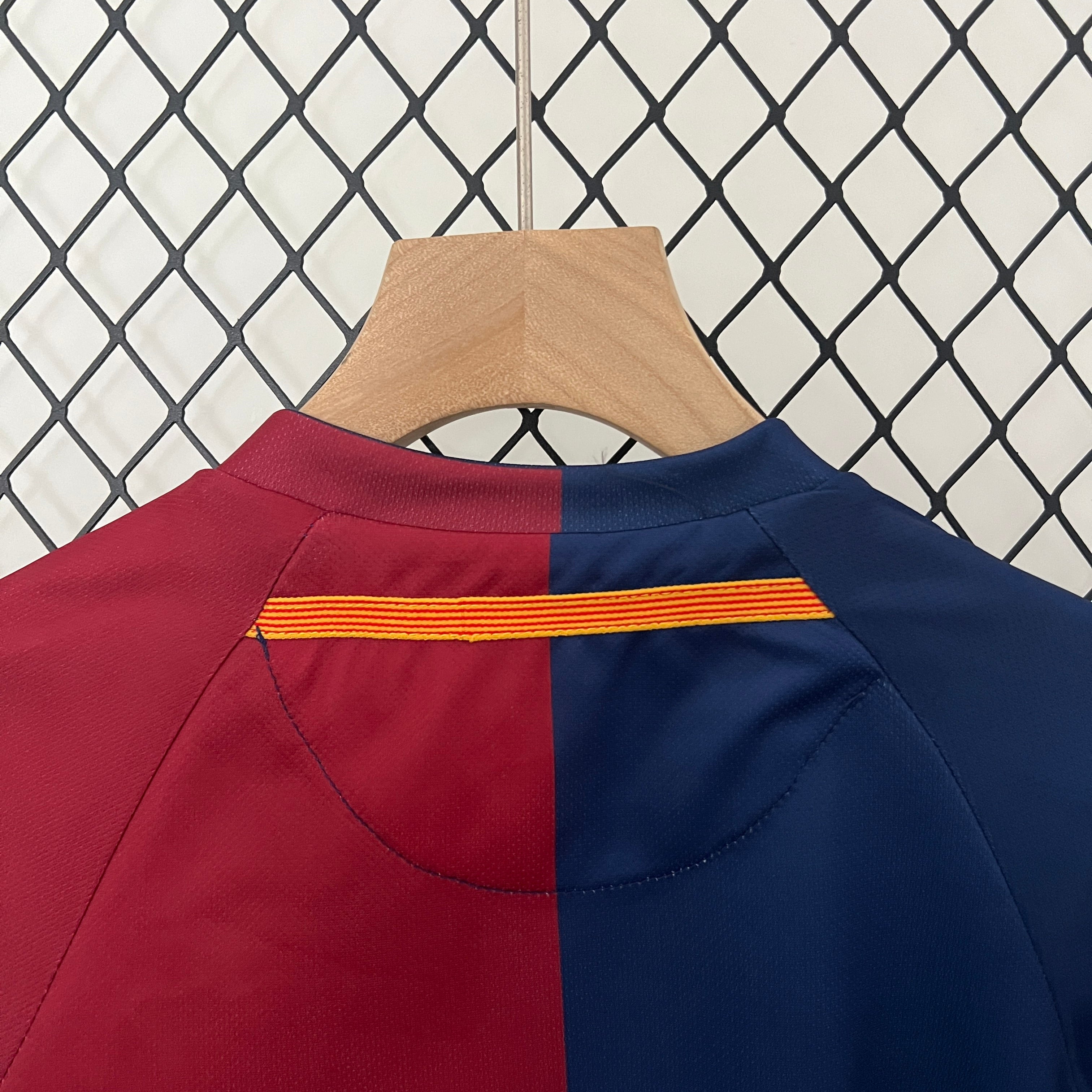 Barcelona home kids set. Season 08/09