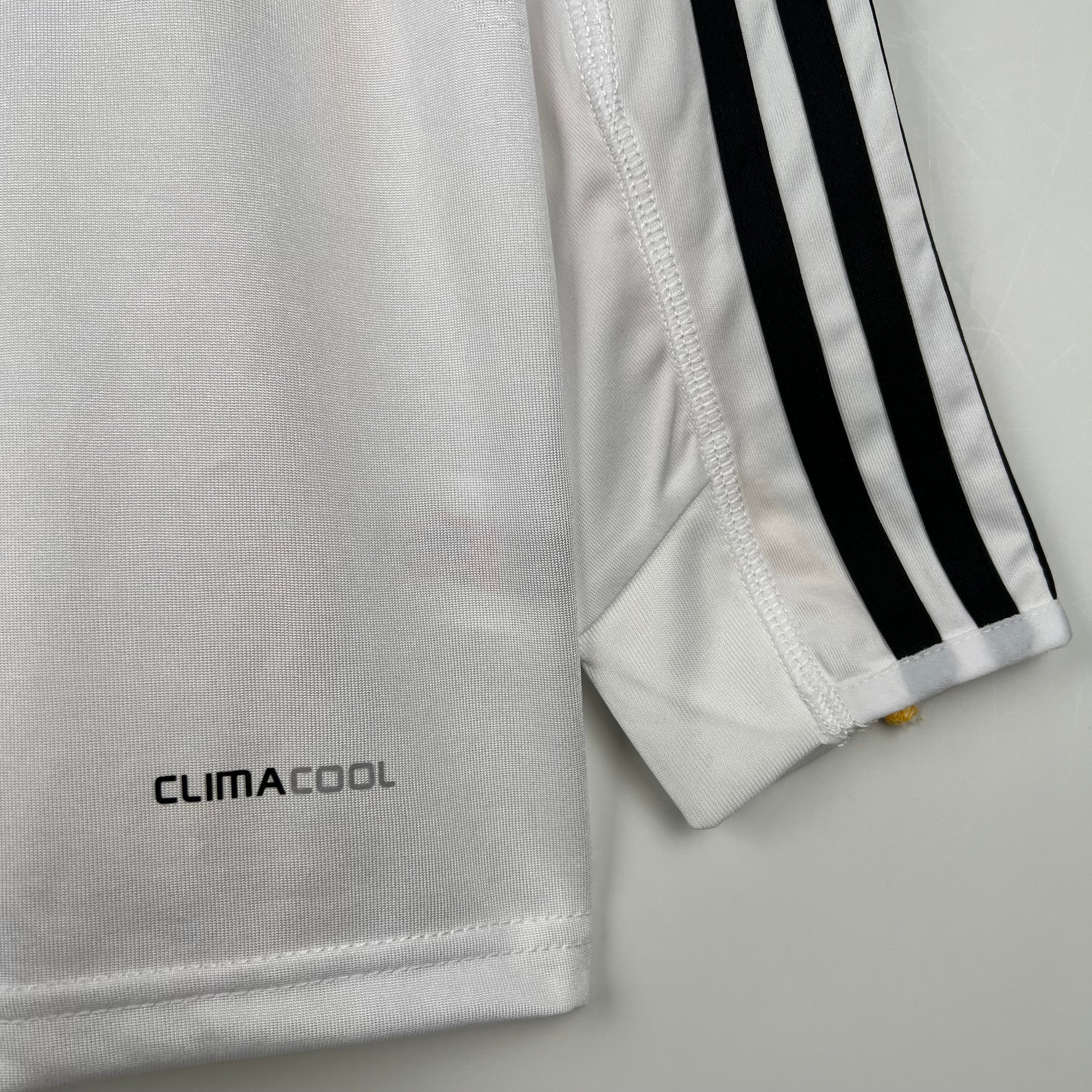 Real Madrid longsleeve home jersey. Season 09/10