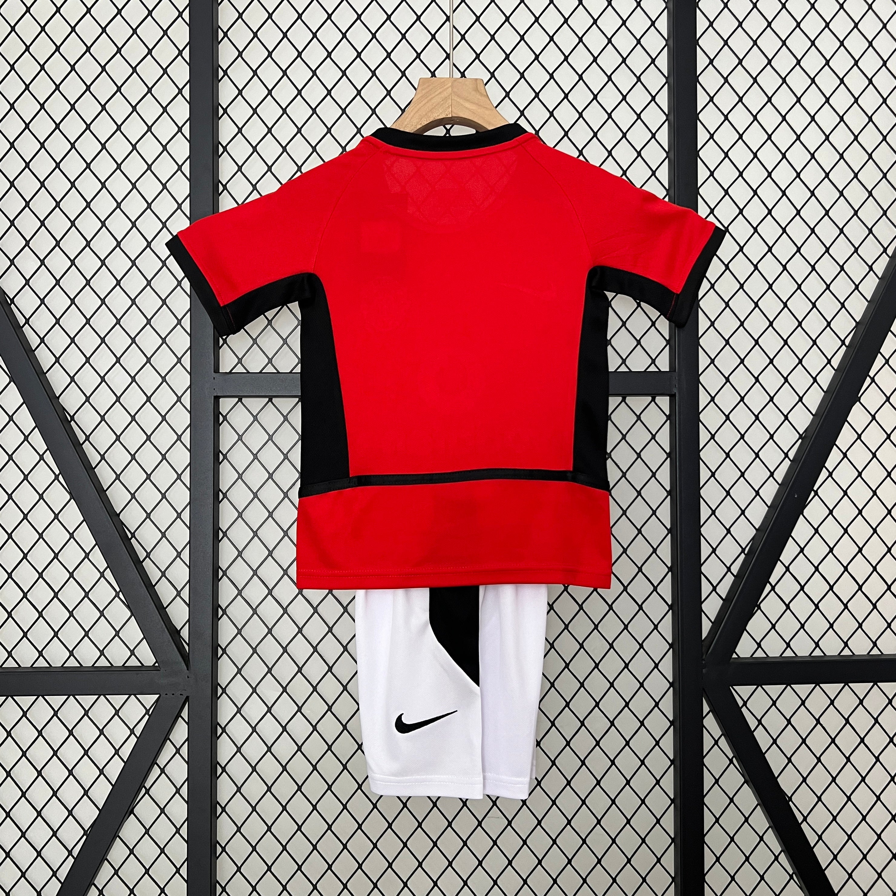 Manchester United home kids set. Season 02/03