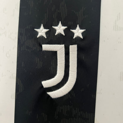 Juventus home jersey. Season 24/25