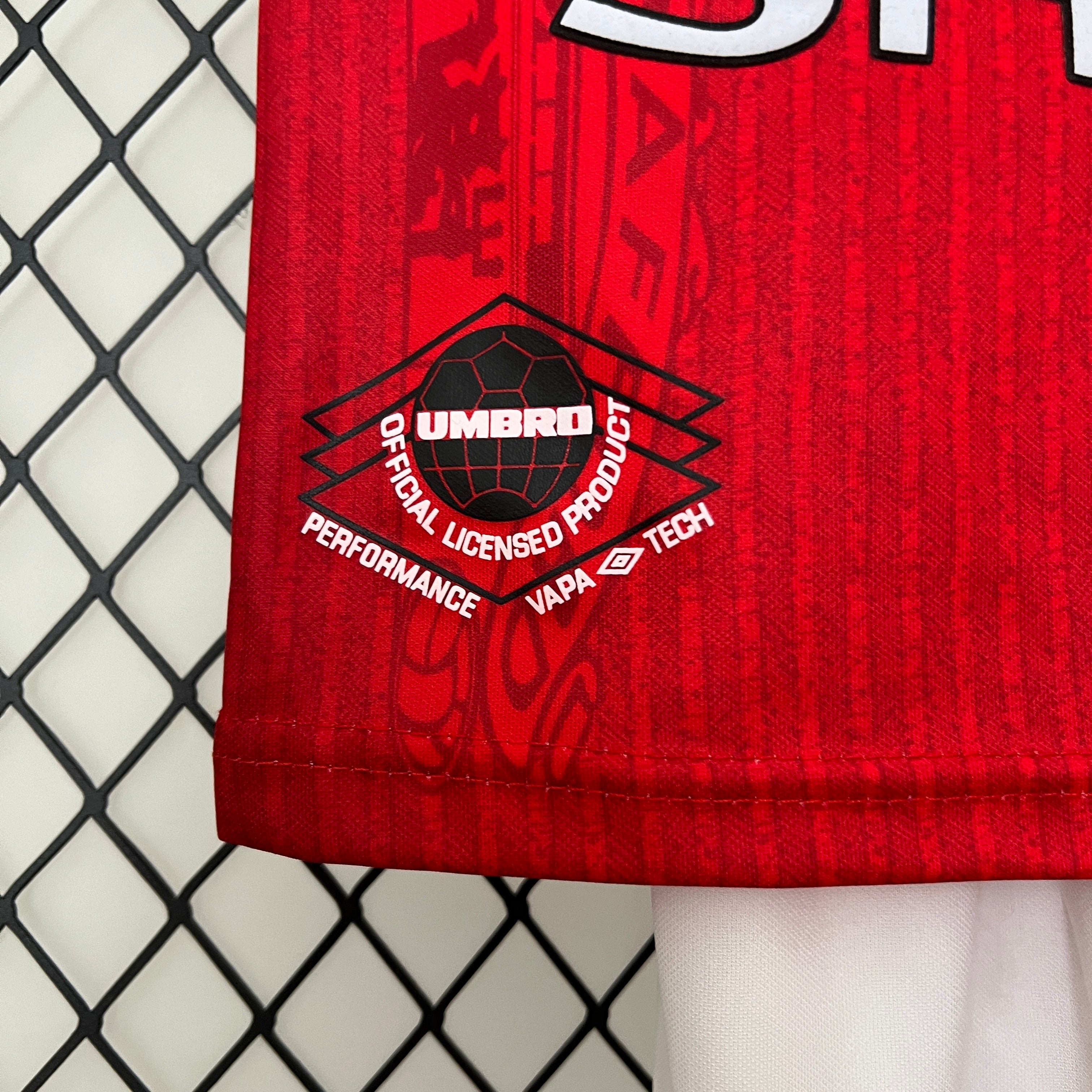 Manchester United home kids set. Season 94/95
