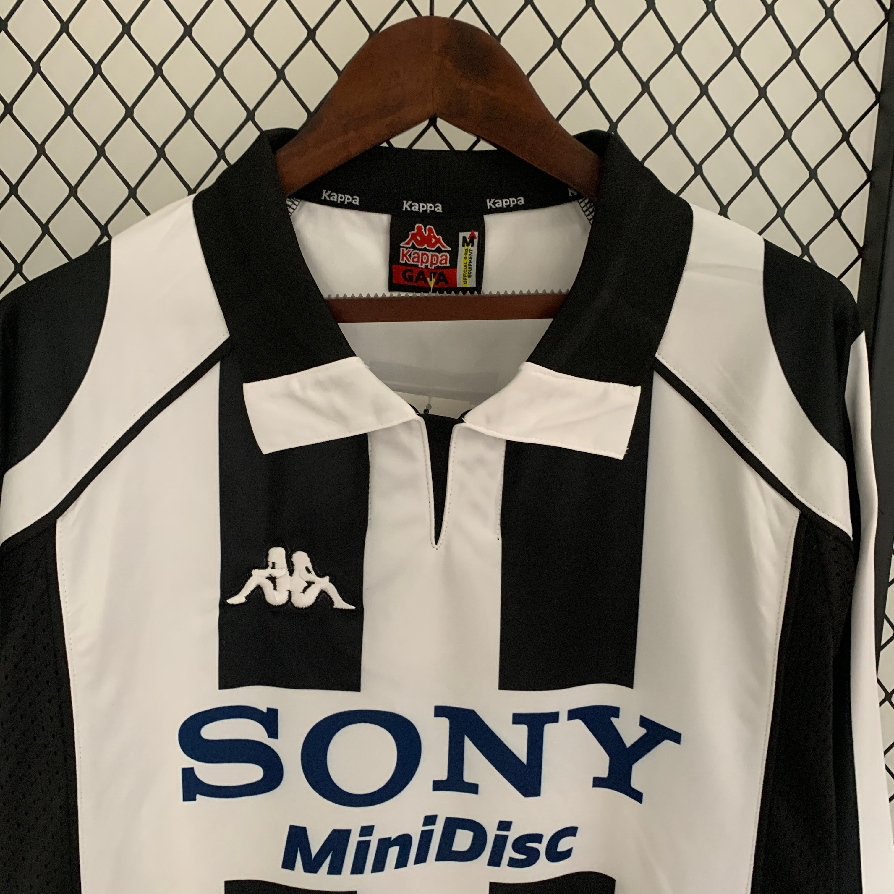Juventus longsleeve home jersey. Season 97/98