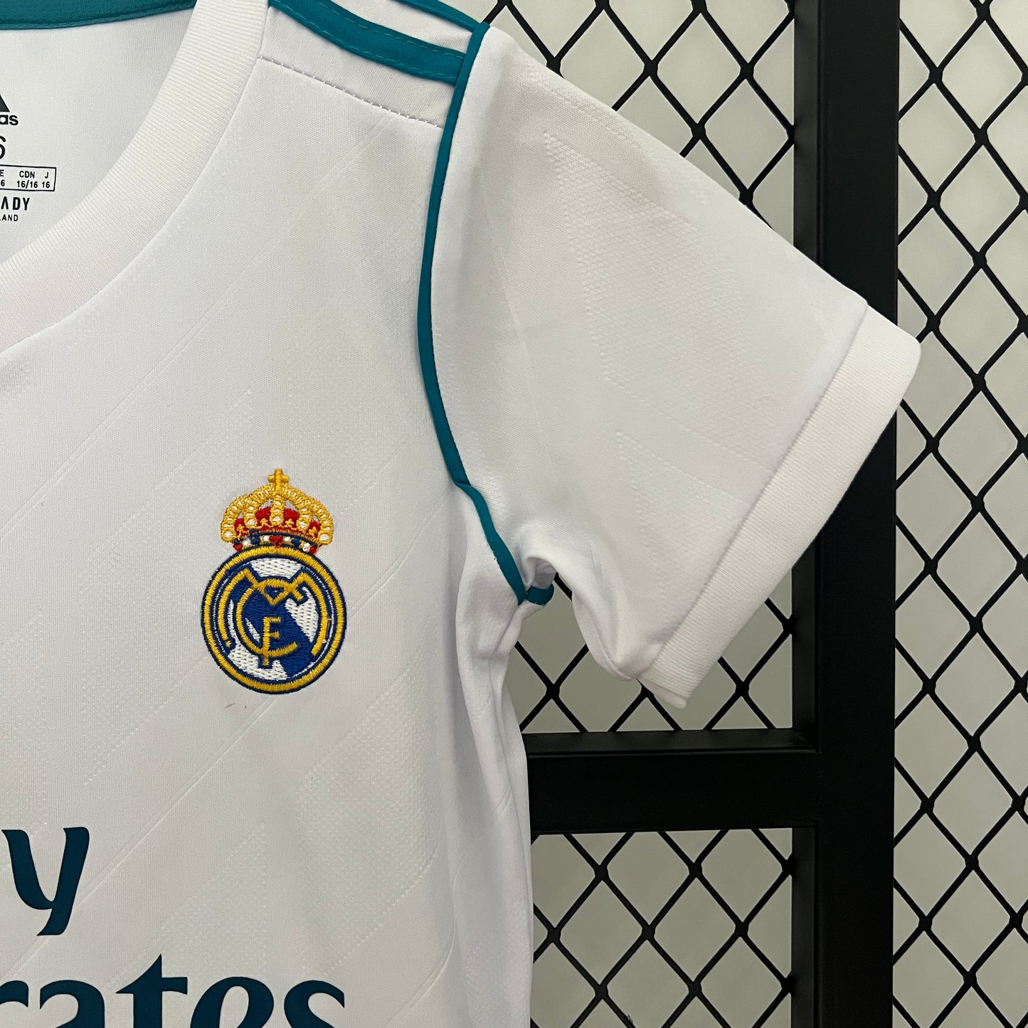 Real Madrid home kids set. Season 17/18
