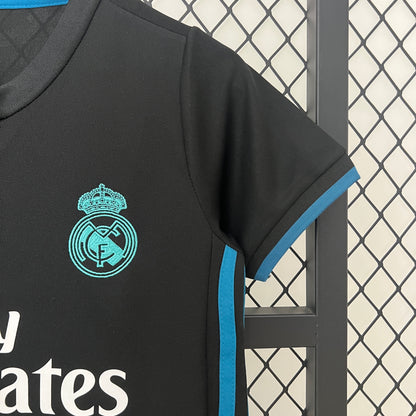 Real Madrid away kids set. Season 17/18