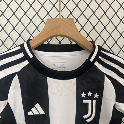 Juventus home kids set. Season 24/25