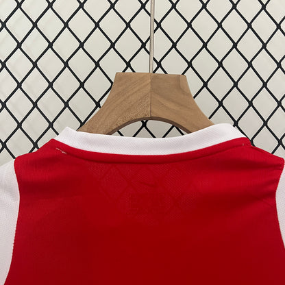 Arsenal home kids set. Season 02/03