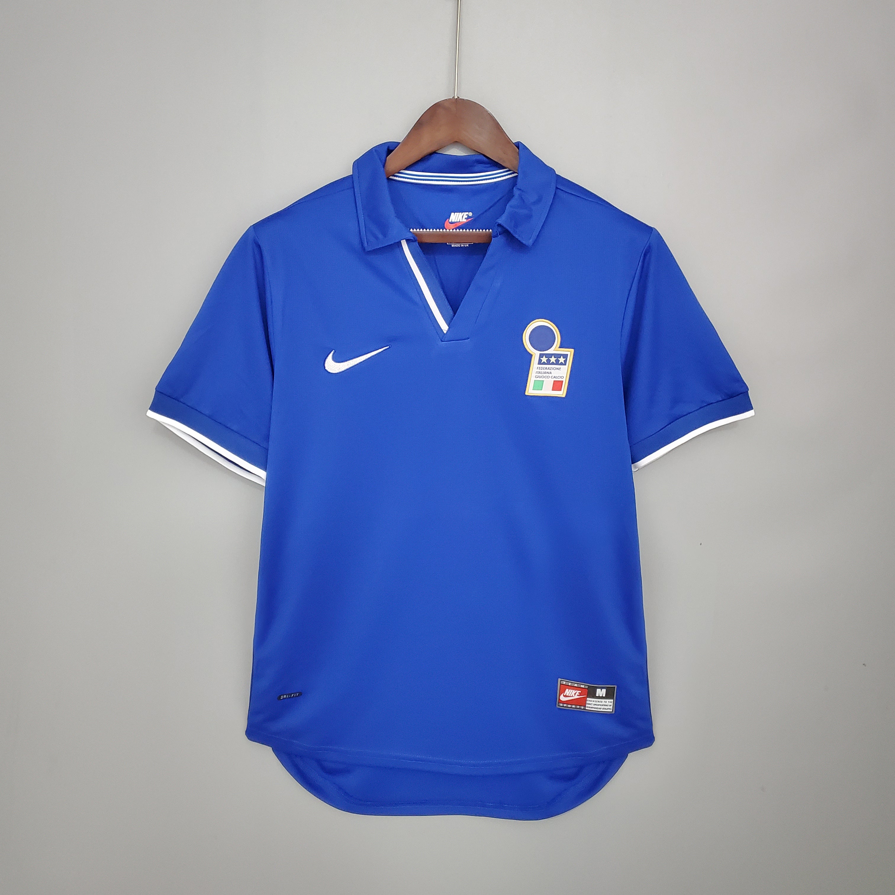 Italy home jersey. Season 97/98