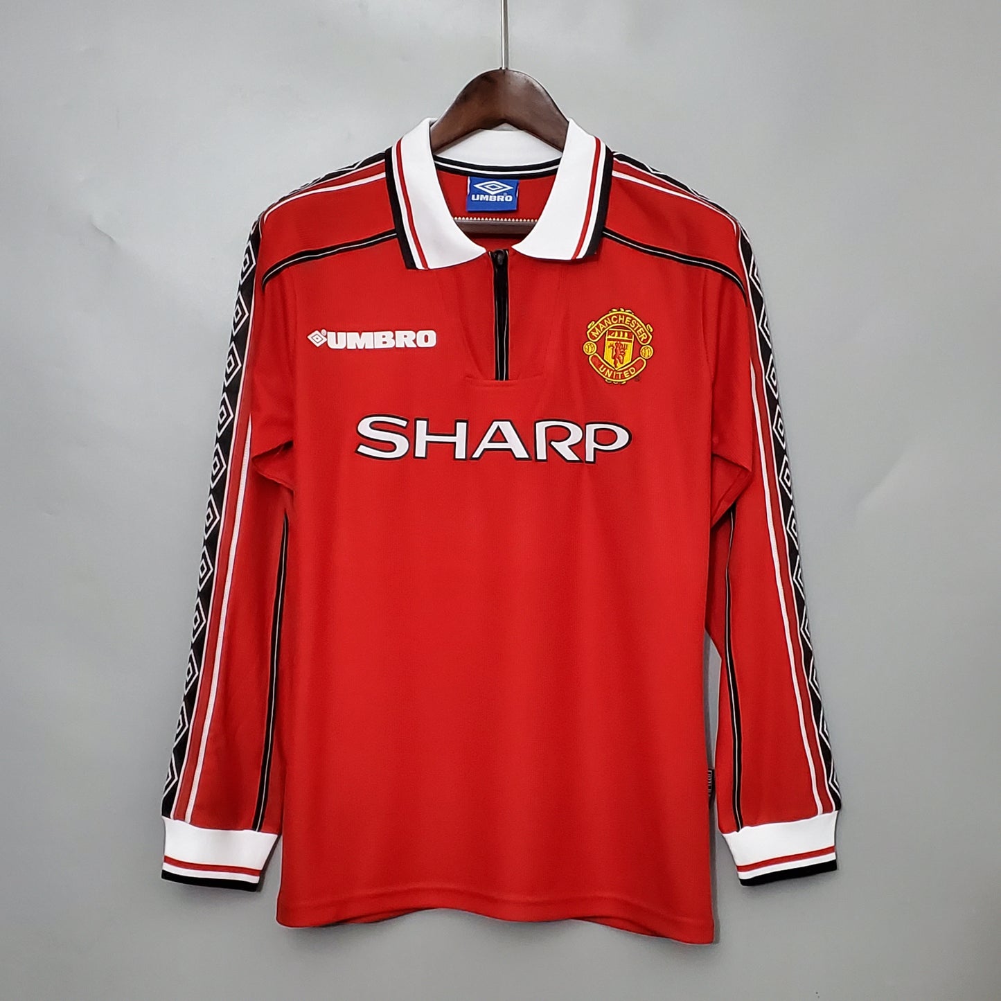 Manchester United Longsleeve home jersey. Season 98/99