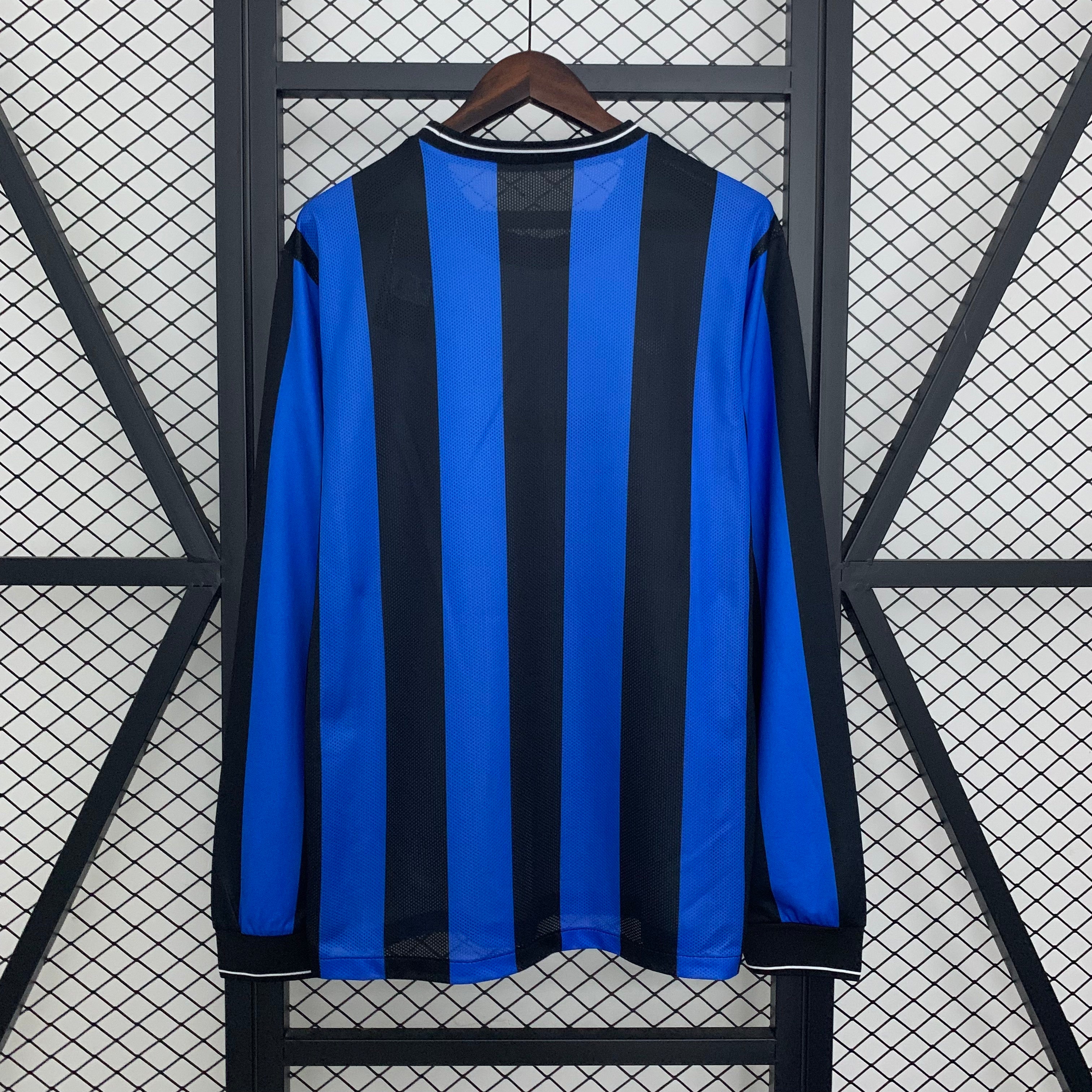 Inter Milan longsleeve 2010 Champions League final home jersey.