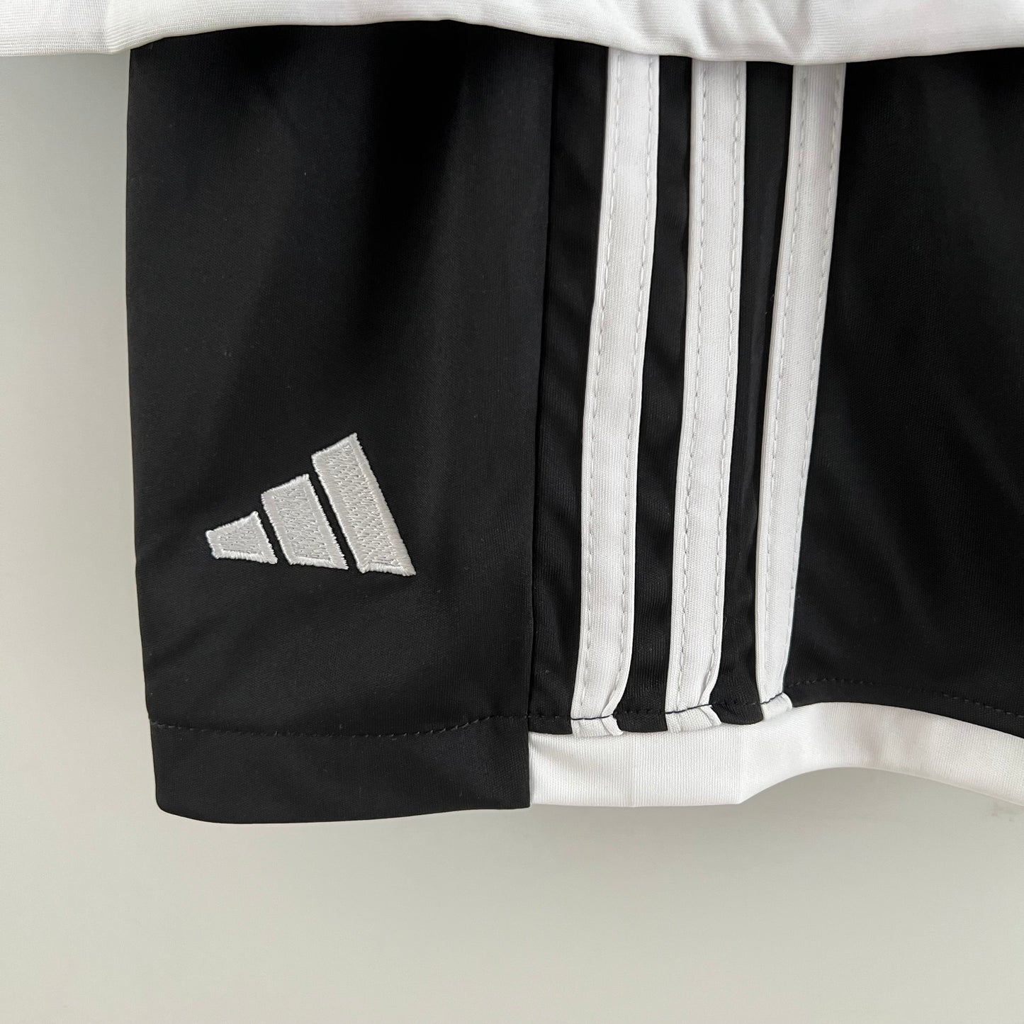 Manchester United Kids away set. Season 23/24