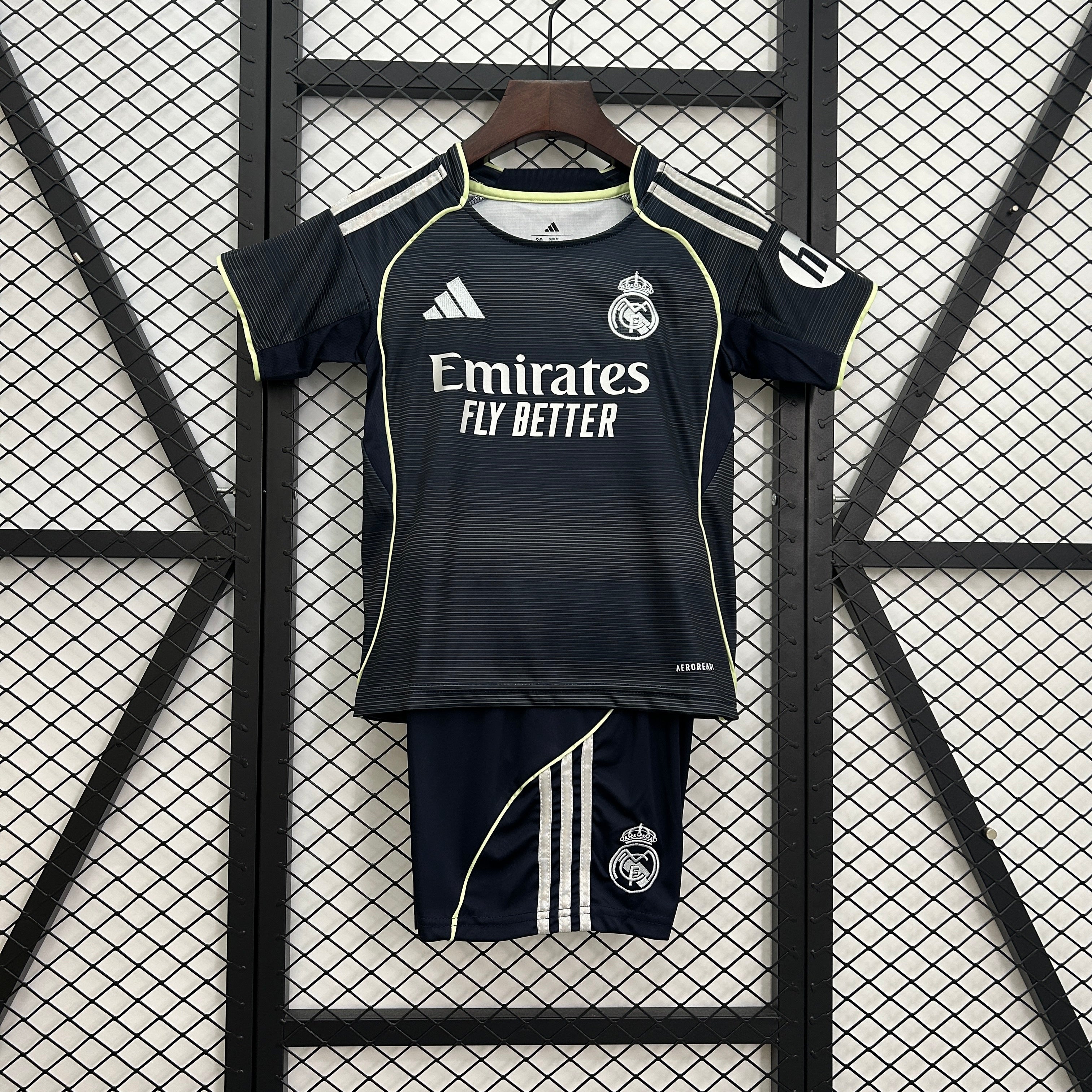 Real Madrid away kids set. Season 25/26