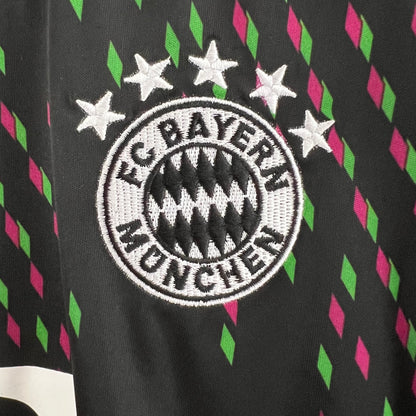 Bayern Munich away kids set. Season 23/24