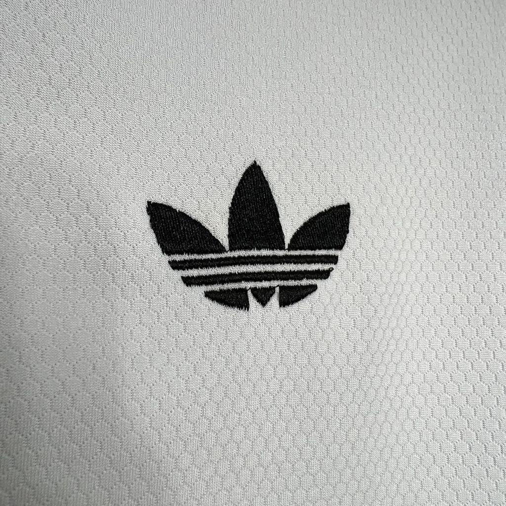 Juventus pre-match jersey. Season 24/25