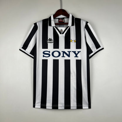 Juventus home jersey. Season 96/97