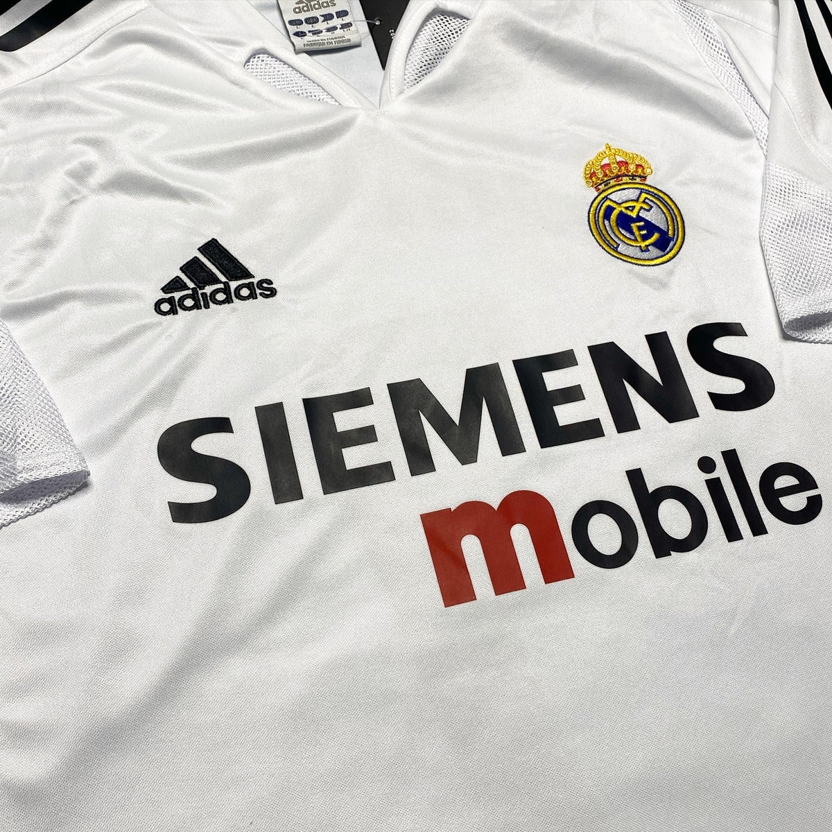 Real Madrid home jersey. Season 04/05. Raúl González Blanco.