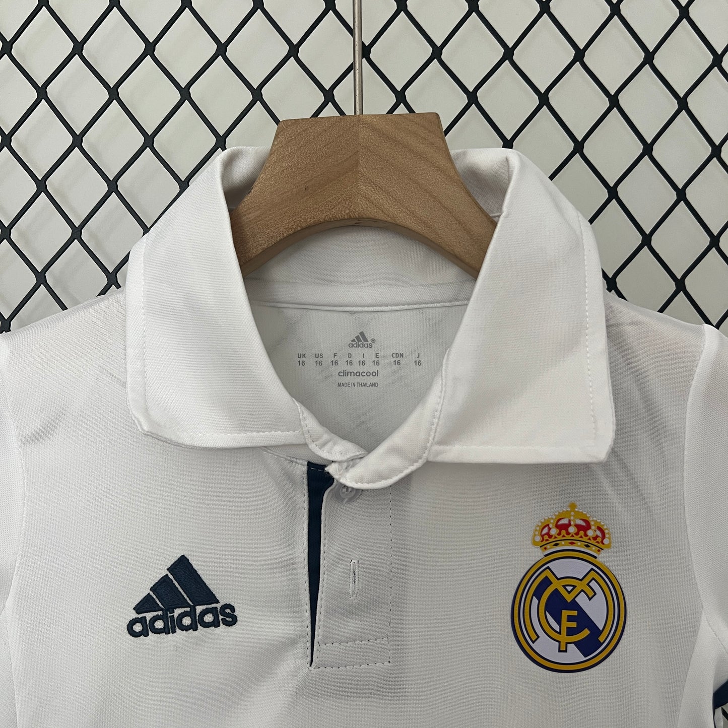 Real Madrid home kids set. Season 16/17