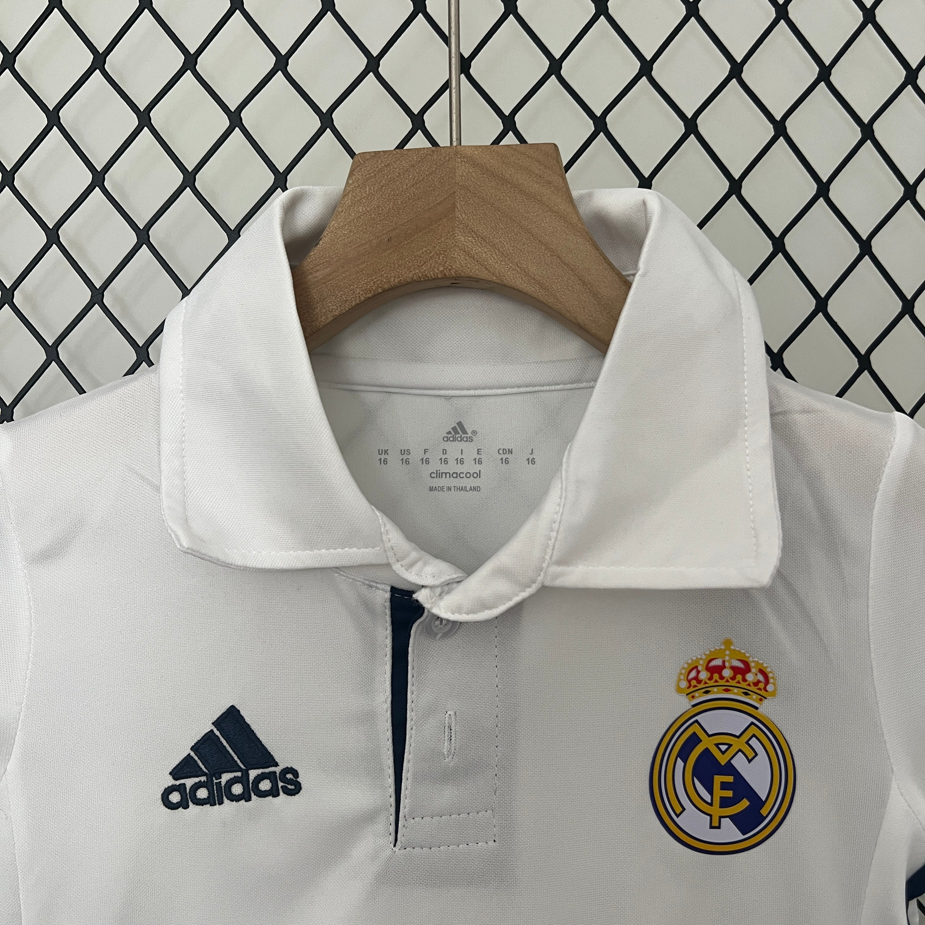 Real Madrid home kids set. Season 16/17