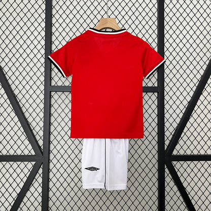 Manchester United home kids kit. Season 00/01