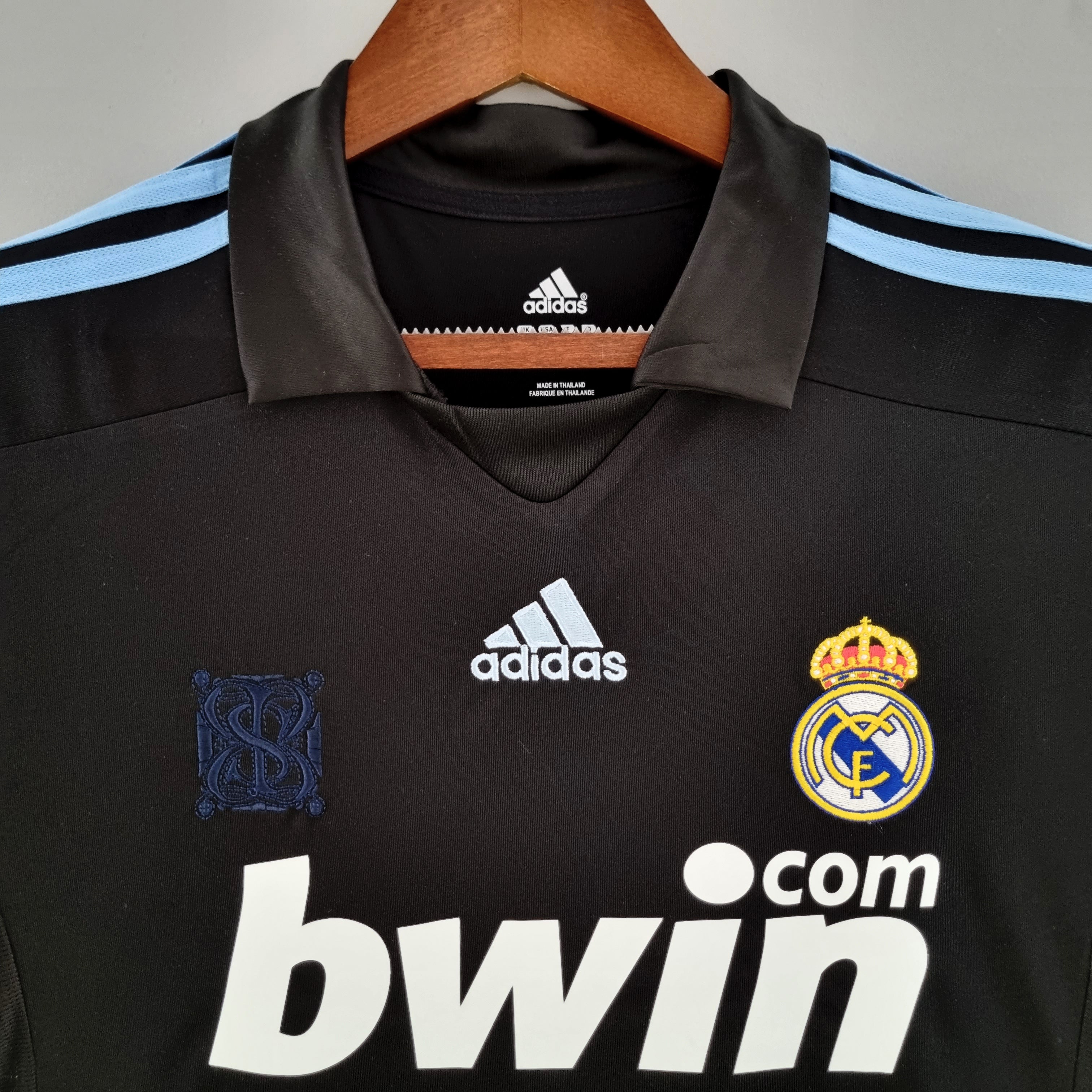 Real Madrid away jersey. Season 09/10
