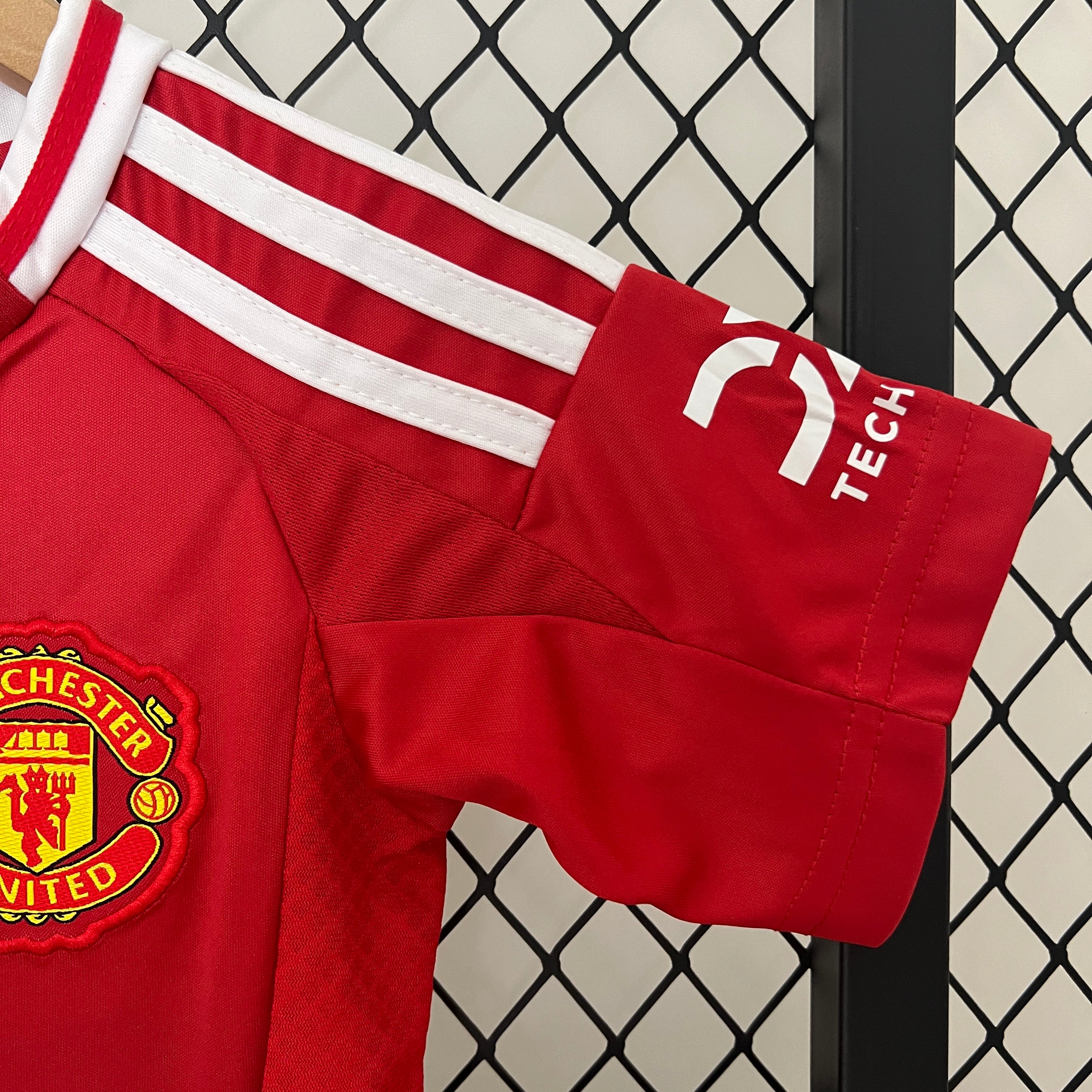 Manchester United home kids set. Season 24/25