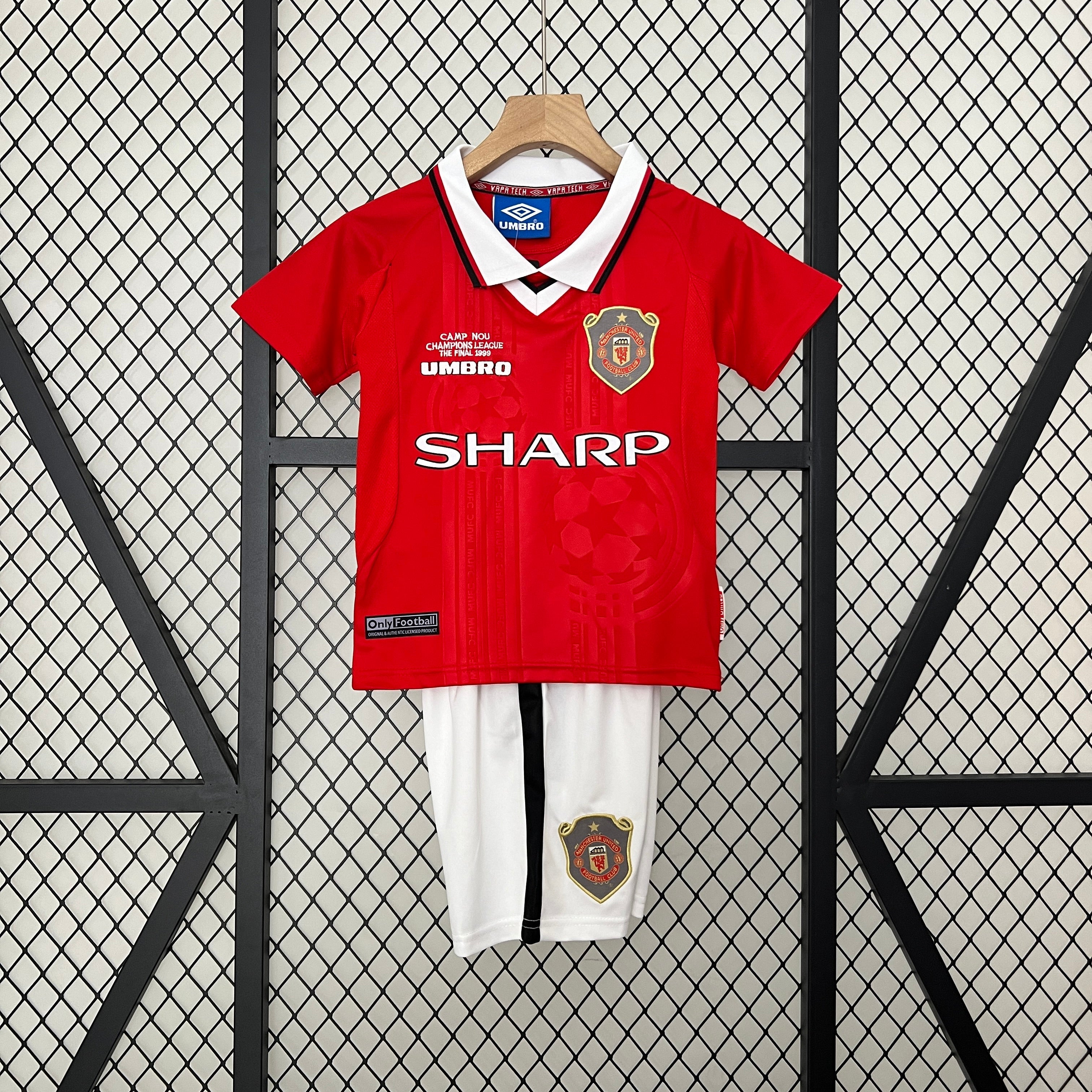 Manchester United UCL 1999 Final home kids set.