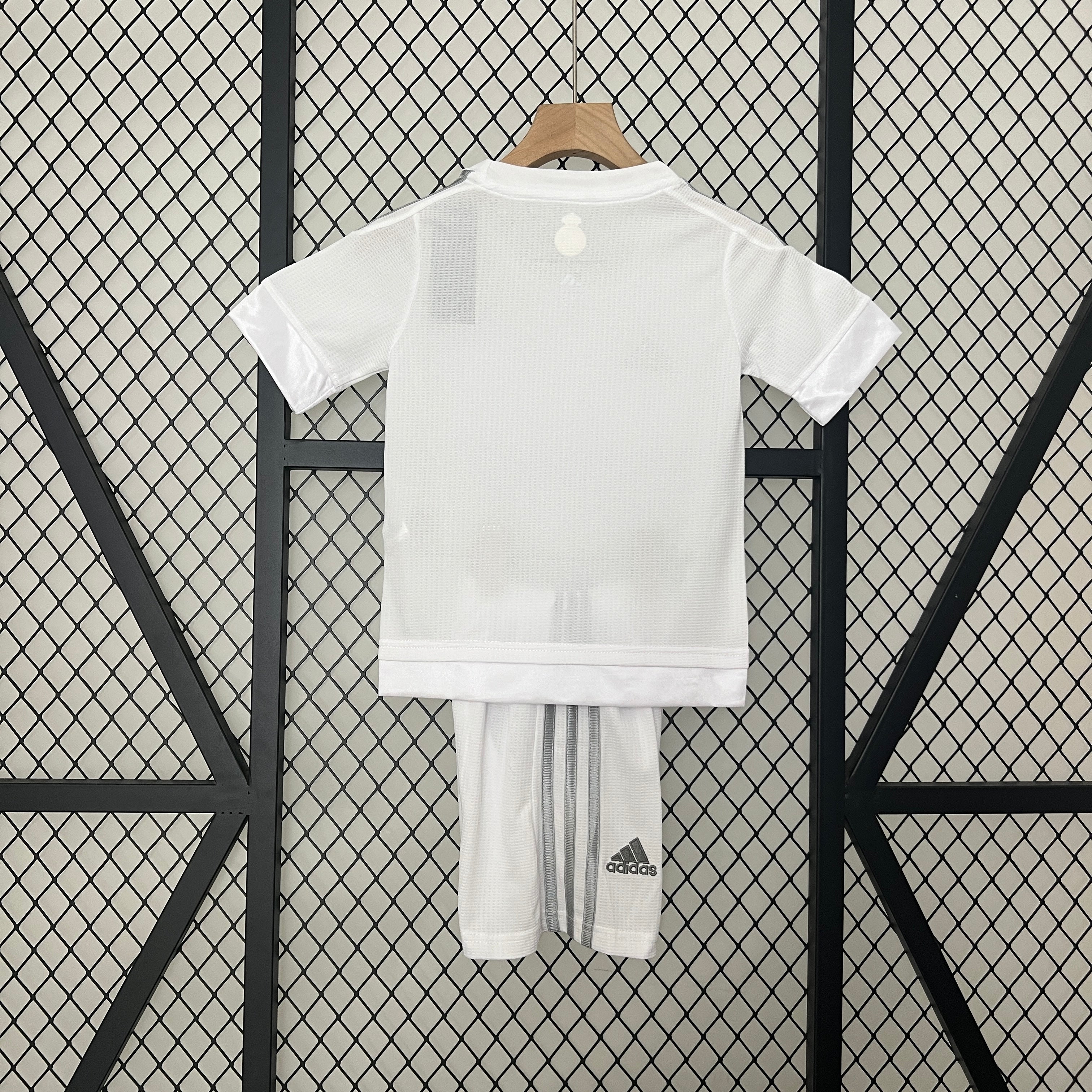 Real Madrid home kids set. Season 15/16