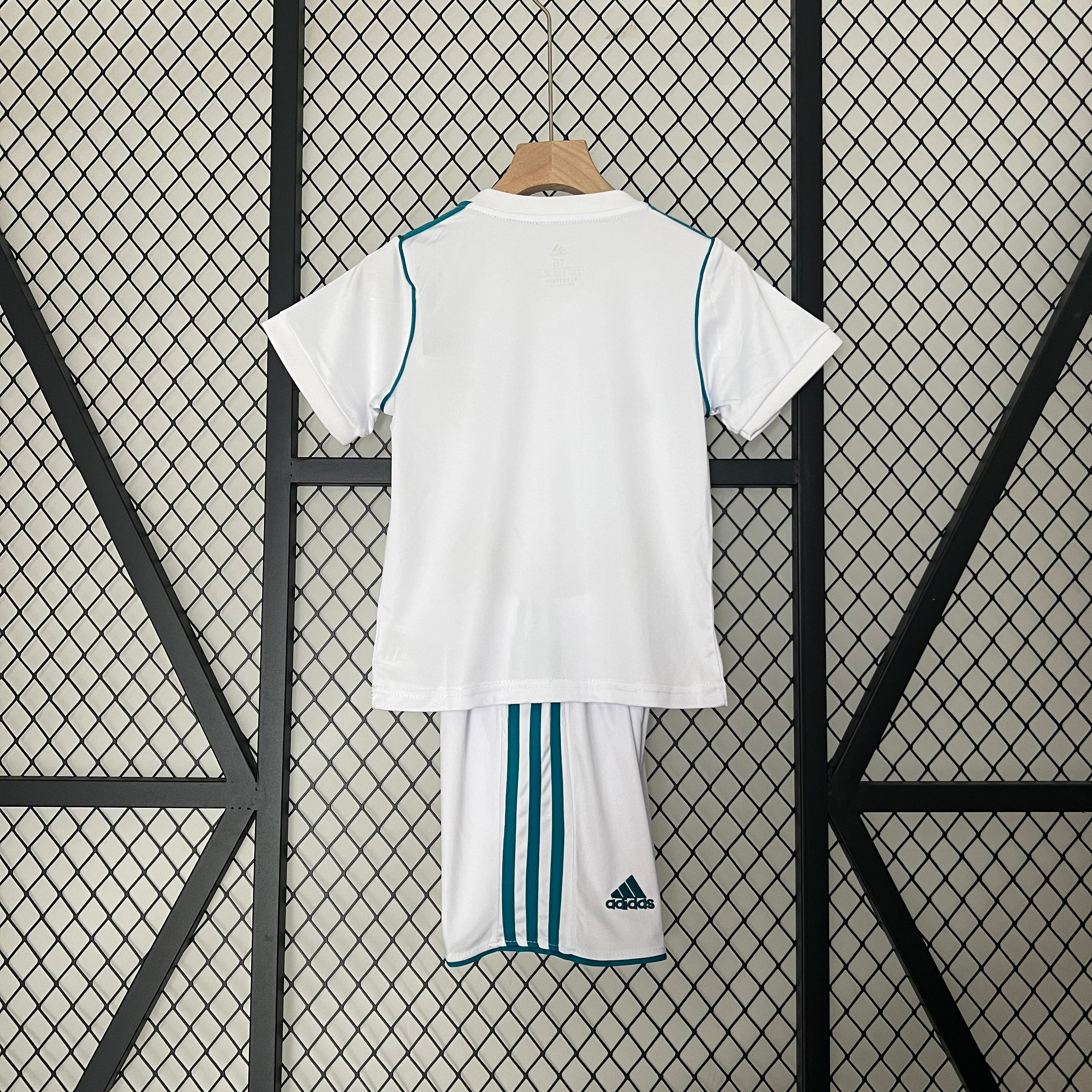 Real Madrid home kids set. Season 17/18