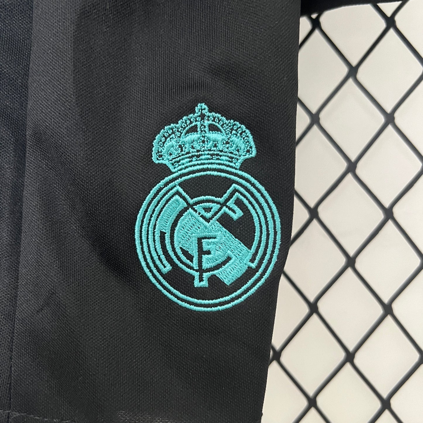 Real Madrid away kids set. Season 17/18