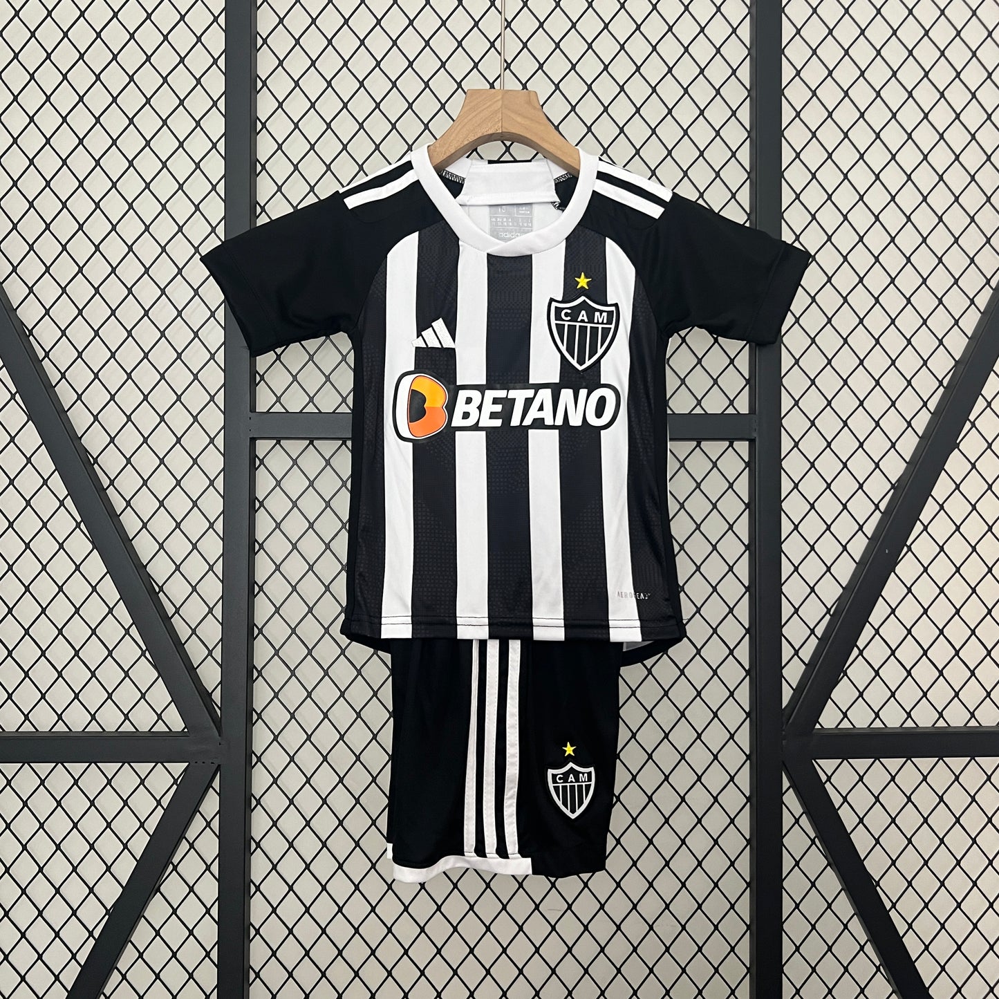 Atletico Mineiro home kids set. Season 24/25