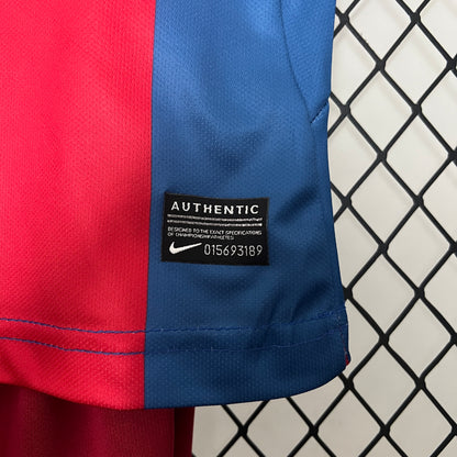 Barcelona home kids set. Season 10/11