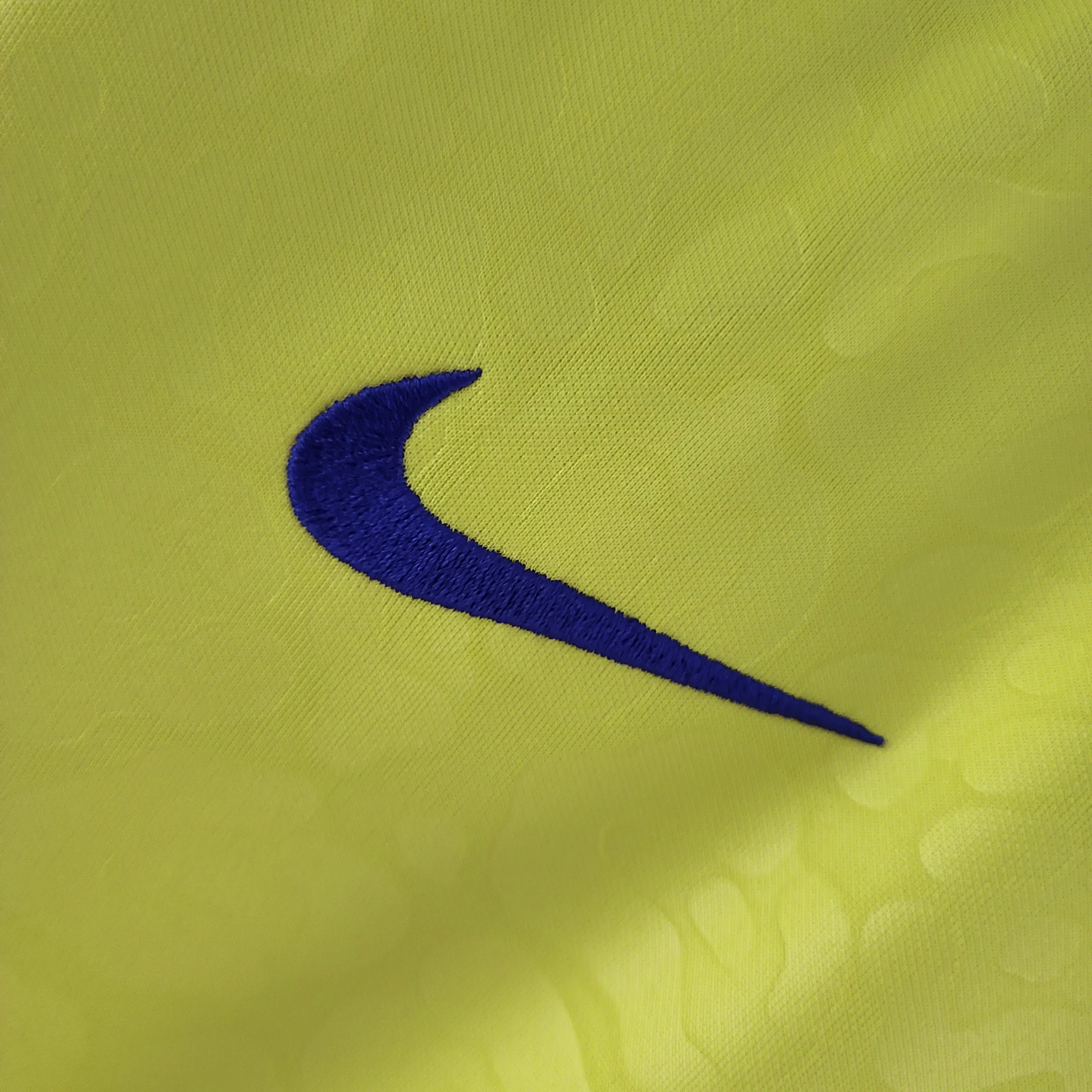 Brazil home jersey for women. Season 21/22