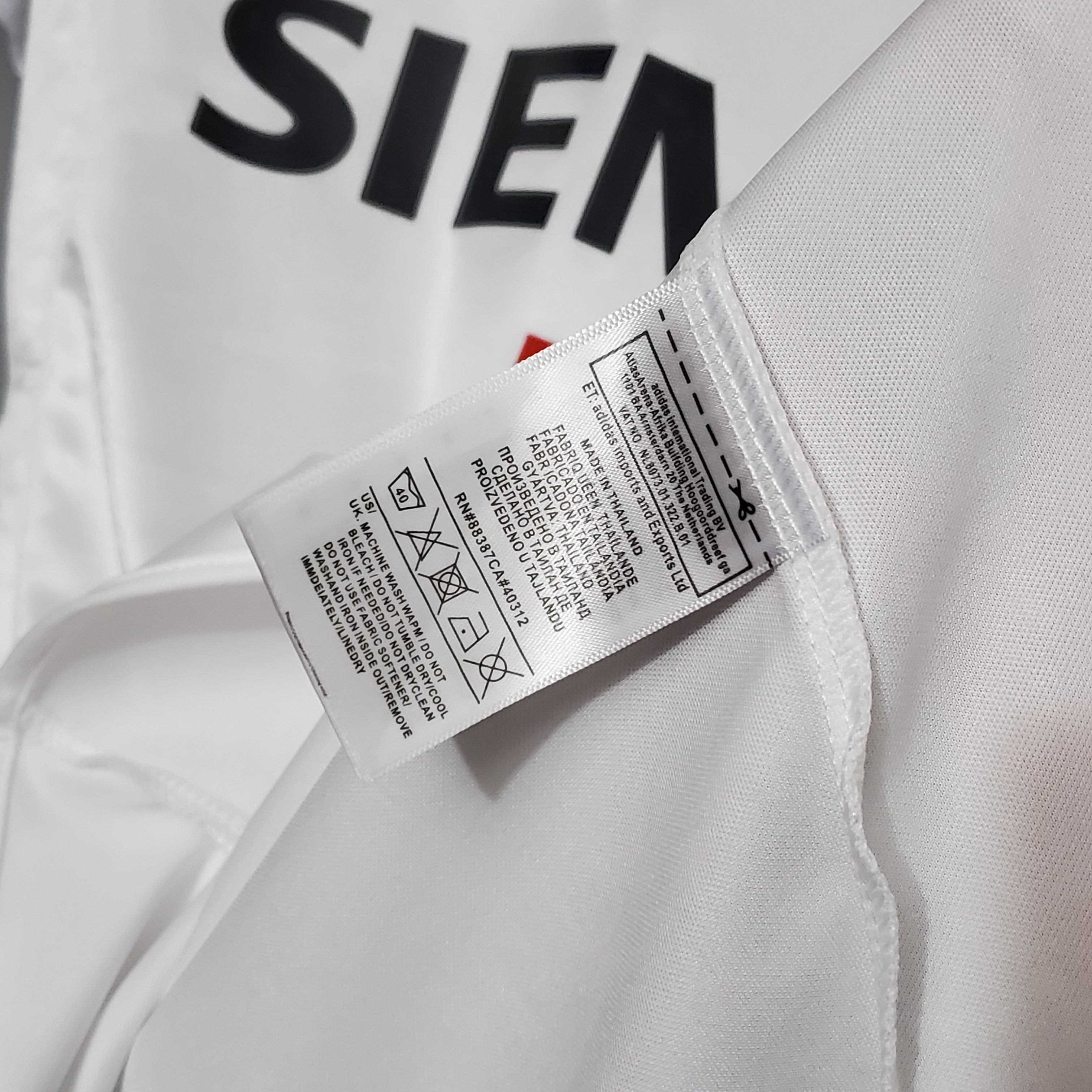 Real Madrid home jersey. Season 04/05