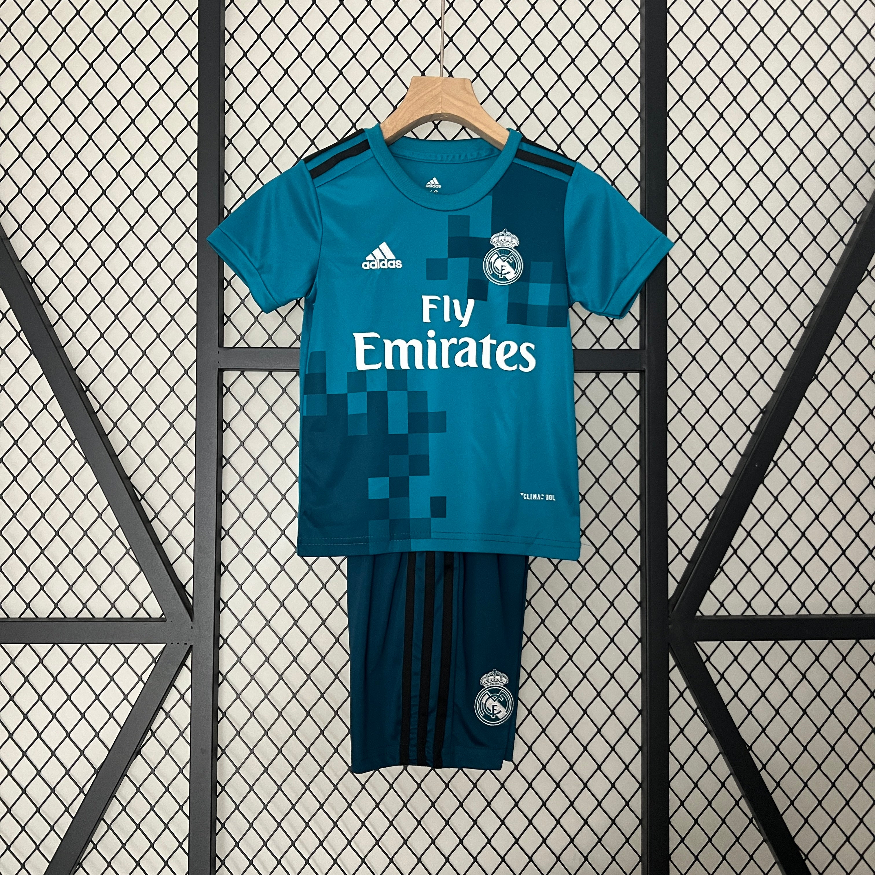 Real Madrid third kids set. Season 17/18