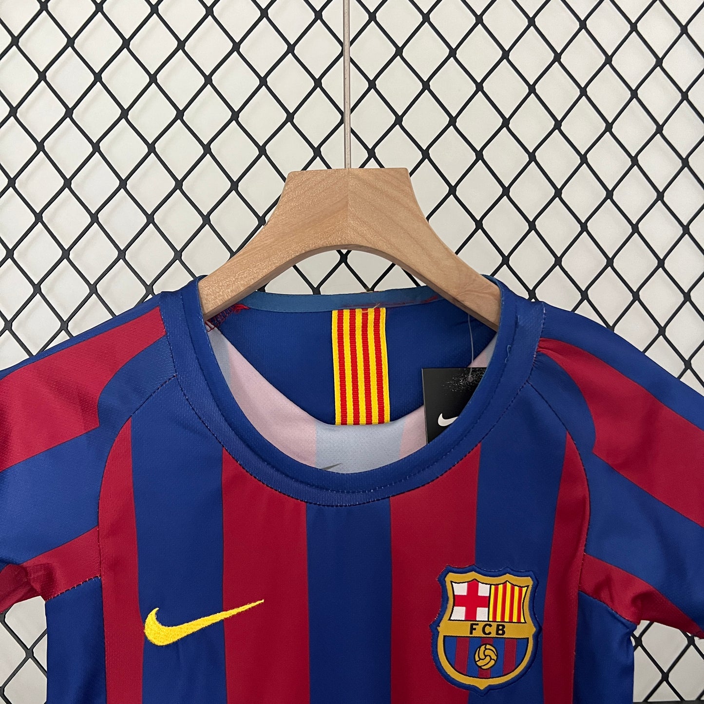 Barcelona home kids set. Season 05/06