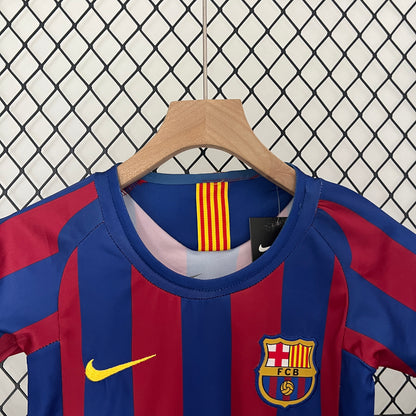 Barcelona home kids set. Season 05/06
