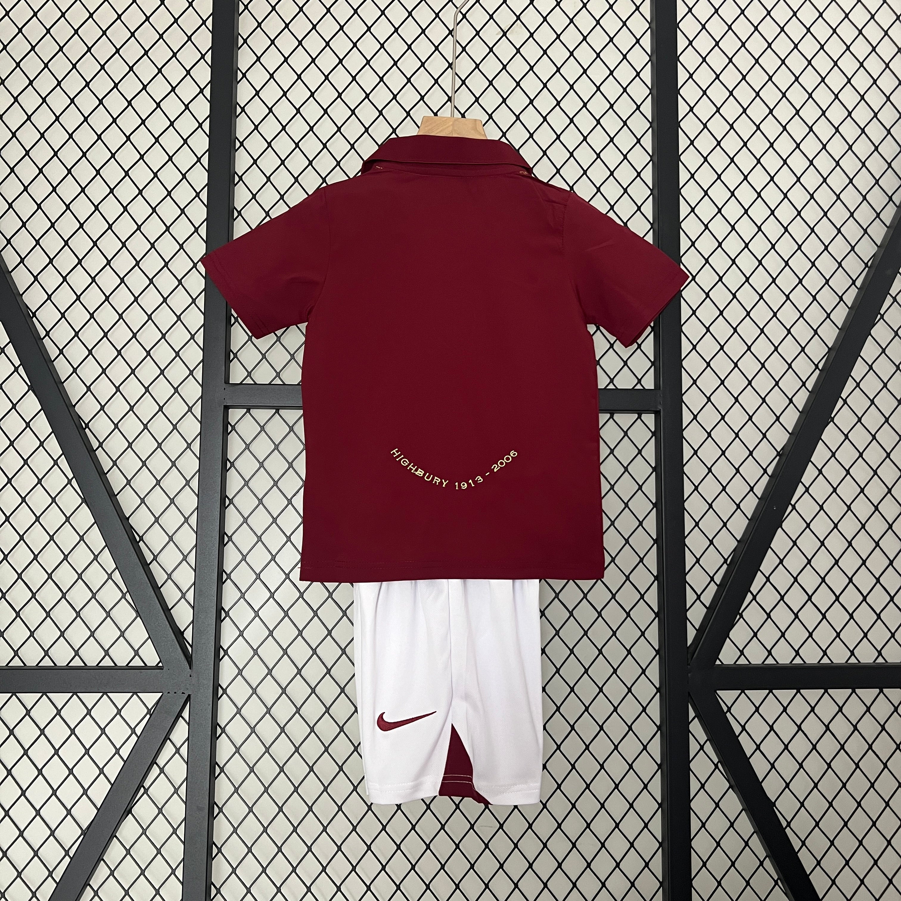 Arsenal home kids set. Season 05/06