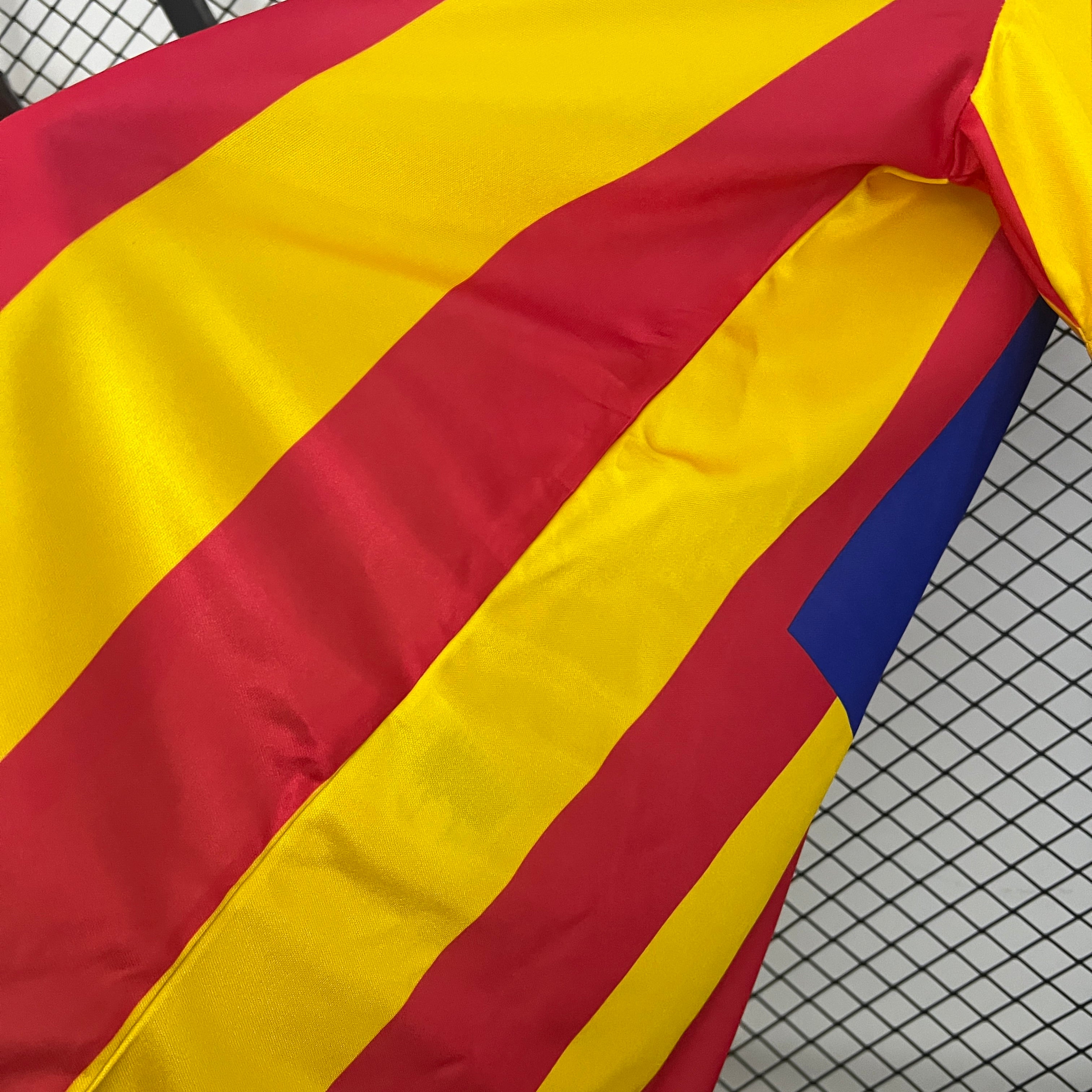 Valencia home jersey. Season 80/81