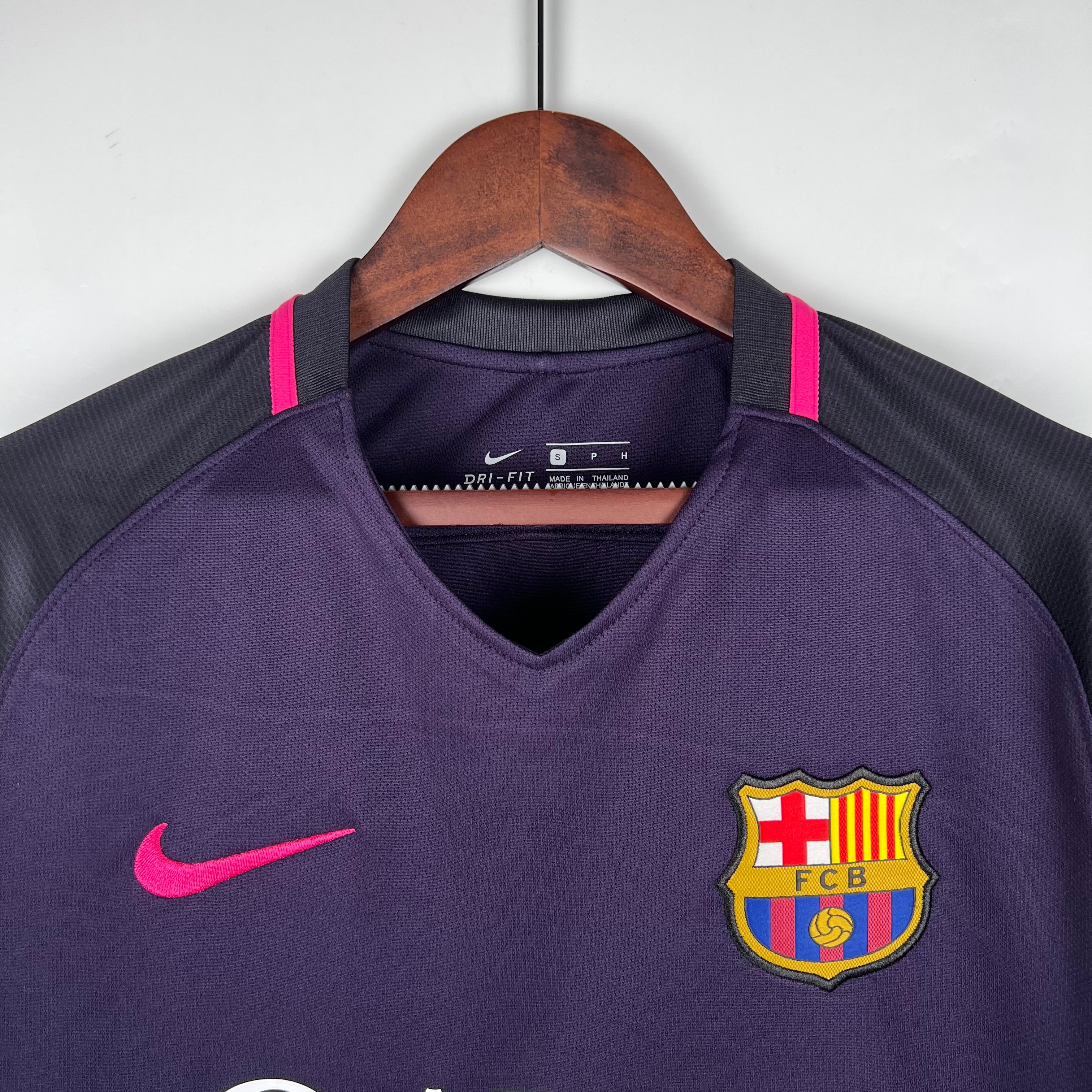 Barcelona away jersey. Season 16/17