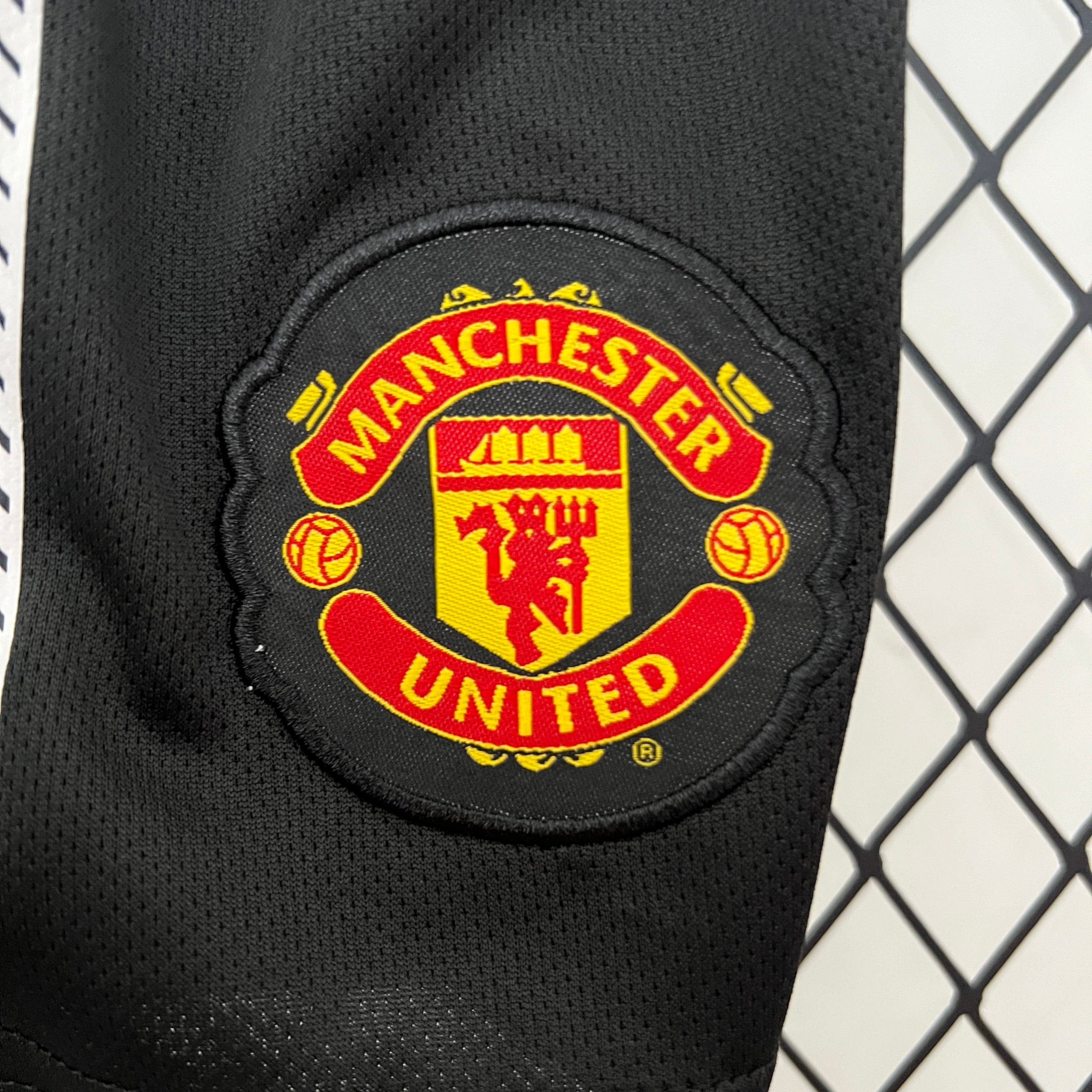 Mancheter United UCL 2011 Final away kids set.